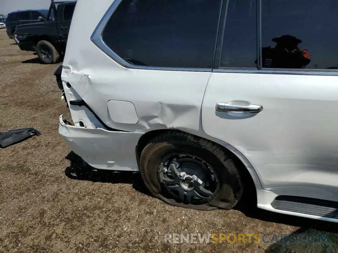 9 Photograph of a damaged car JTJDY7AX6L4328502 LEXUS LX570 2020