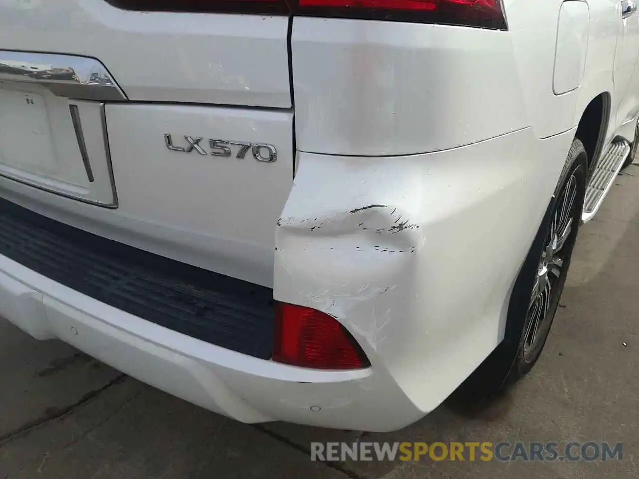 9 Photograph of a damaged car JTJDY7AX6M4338948 LEXUS LX570 2021