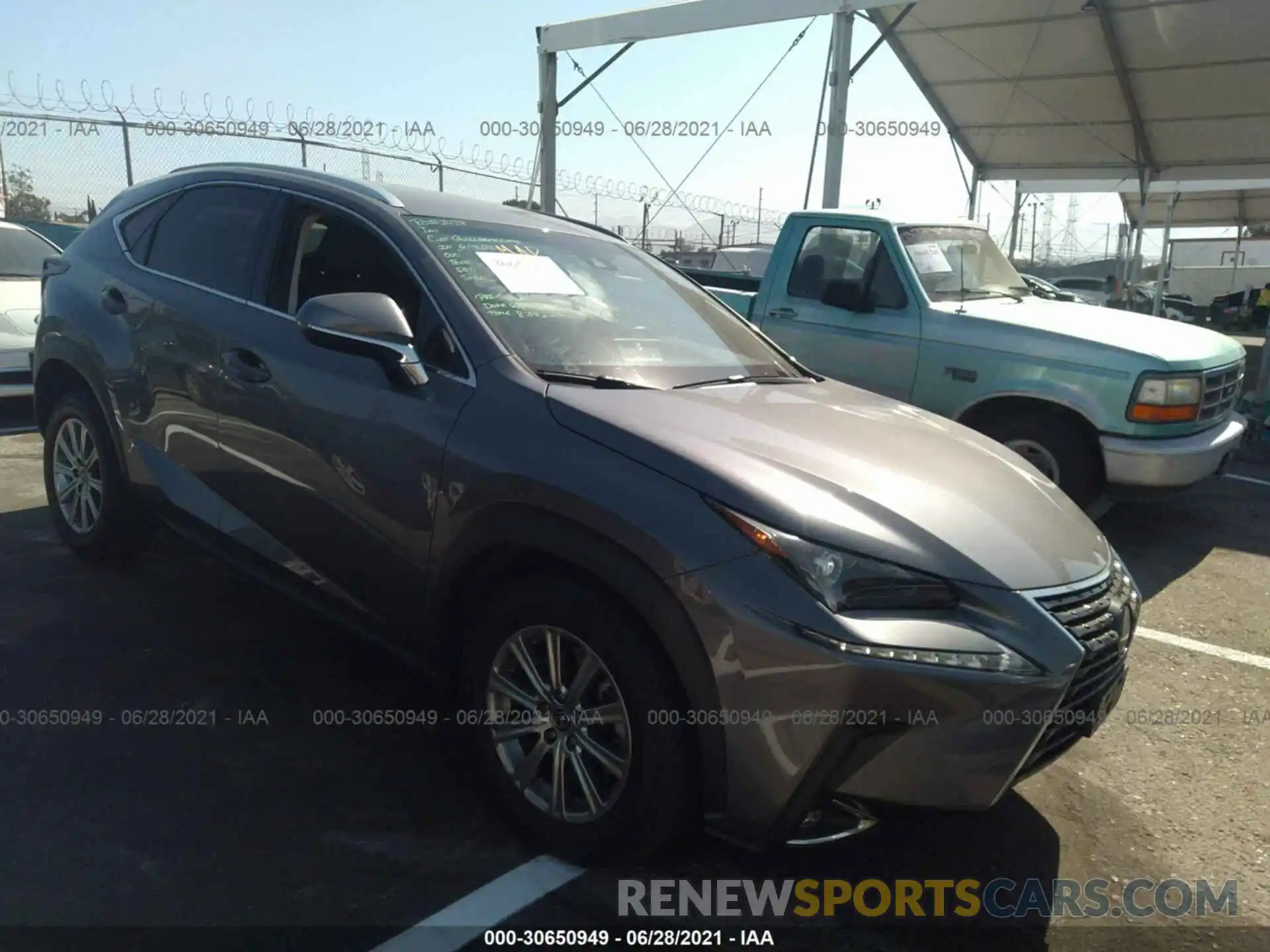 1 Фотография поврежденного автомобиля JTJYARBZ6K2126934 LEXUS NX 2019