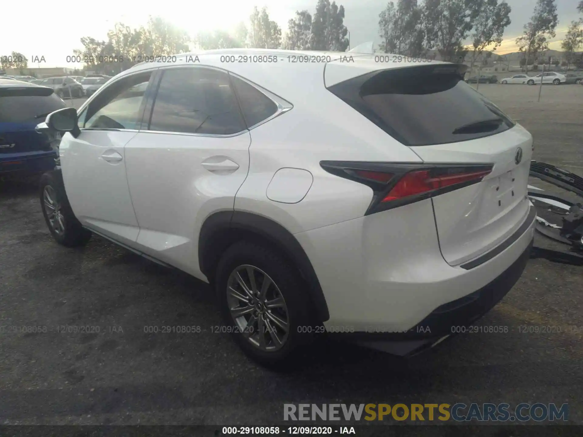 3 Фотография поврежденного автомобиля JTJYARBZXK2140982 LEXUS NX 2019