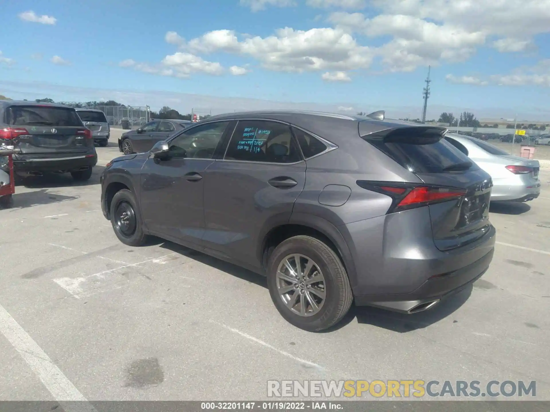 3 Фотография поврежденного автомобиля JTJDARBZ9L5019052 LEXUS NX 2020