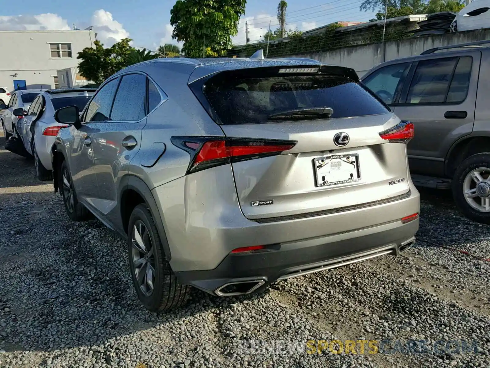 3 Фотография поврежденного автомобиля JTJYARBZ0K2122300 LEXUS NX 300 2019