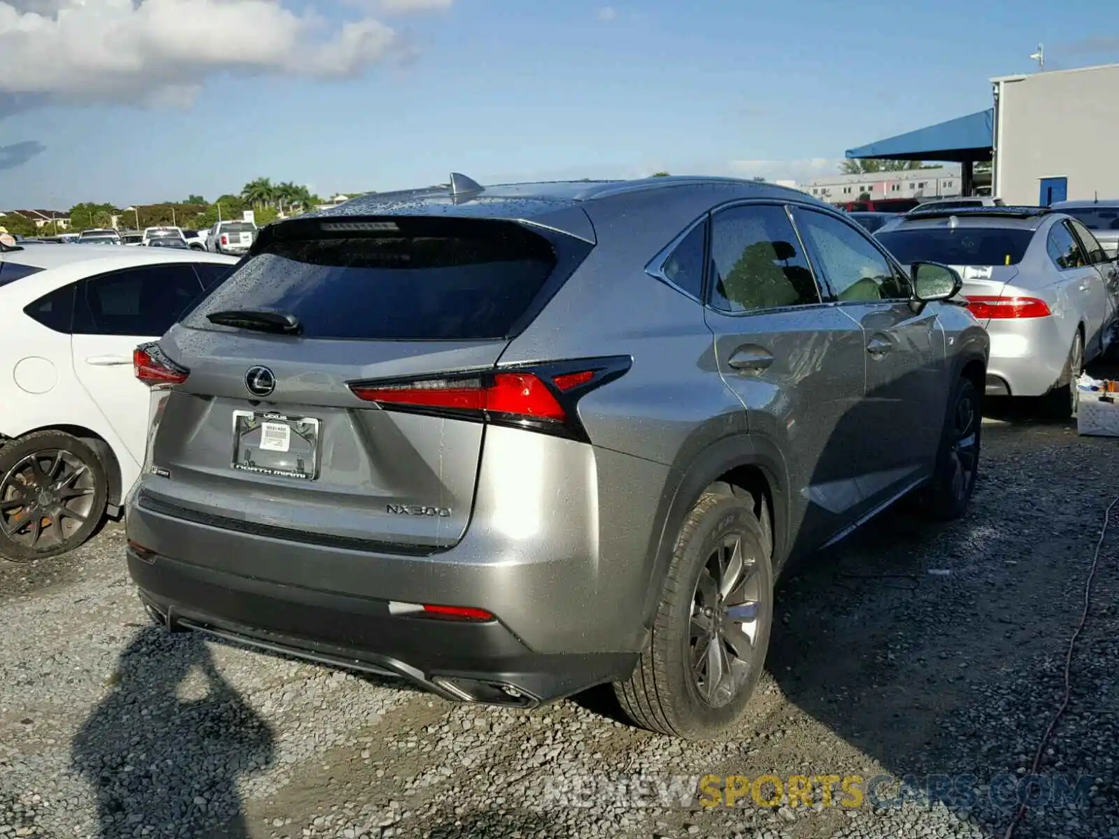 4 Фотография поврежденного автомобиля JTJYARBZ0K2122300 LEXUS NX 300 2019