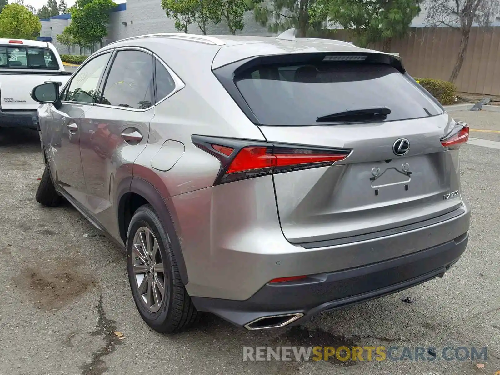 3 Фотография поврежденного автомобиля JTJYARBZXK2138892 LEXUS NX 300 2019