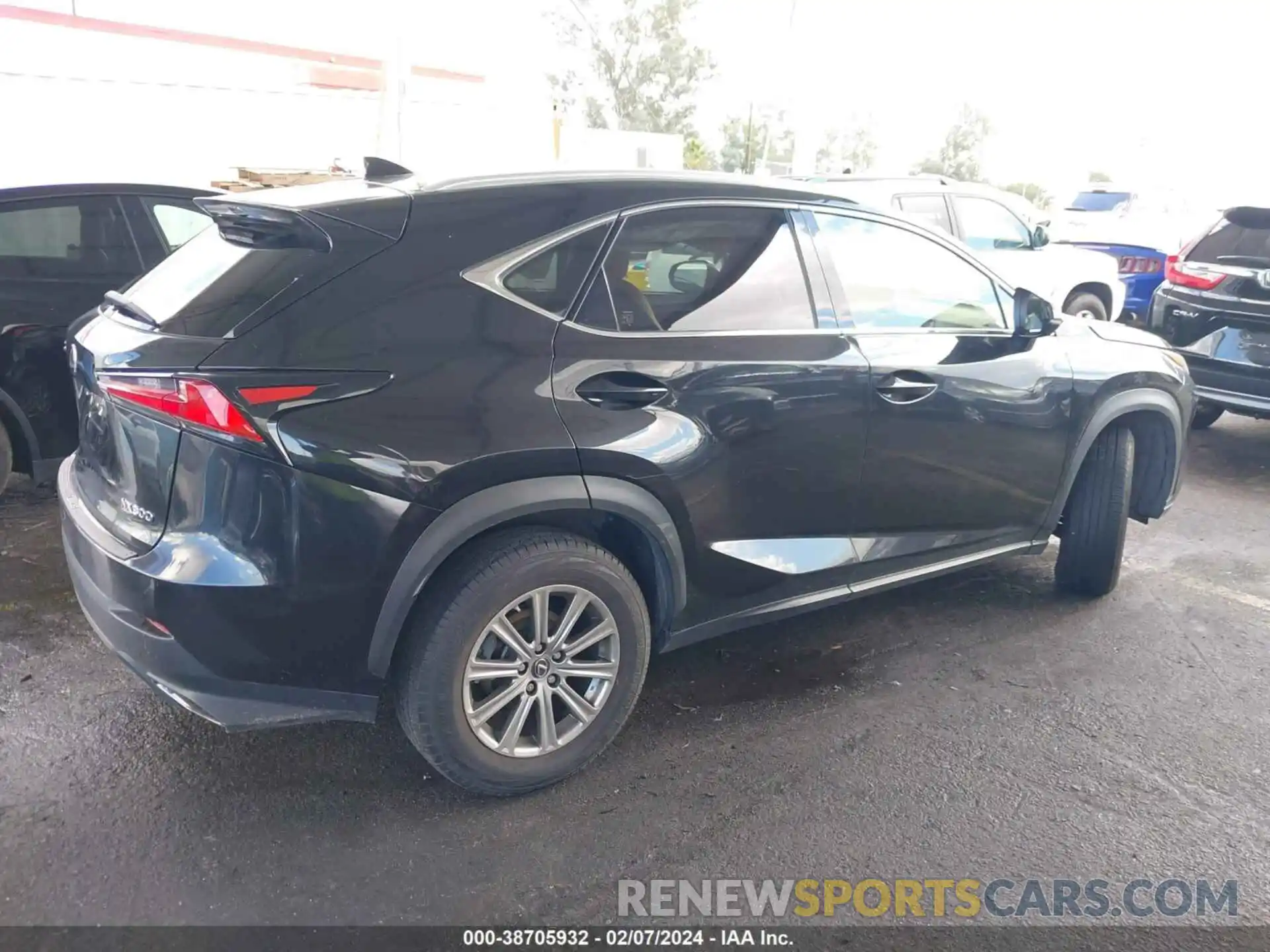 4 Фотография поврежденного автомобиля JTJAARBZ8L2173806 LEXUS NX 300 2020