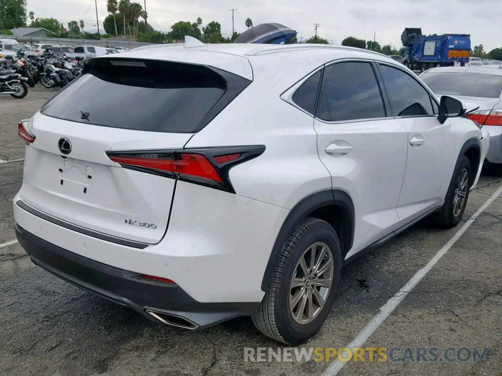 4 Фотография поврежденного автомобиля JTJYARBZ9K2149933 LEXUS NX 300 BAS 2019