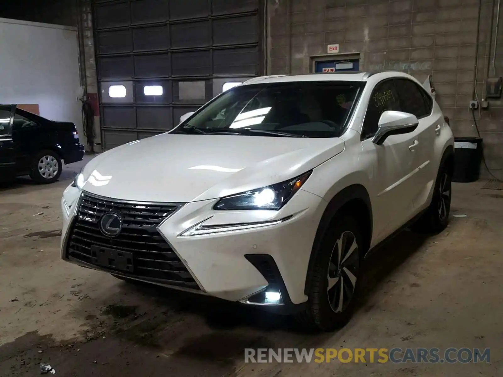 2 Фотография поврежденного автомобиля JTJBJRBZ9K2100642 LEXUS NX 300H 2019