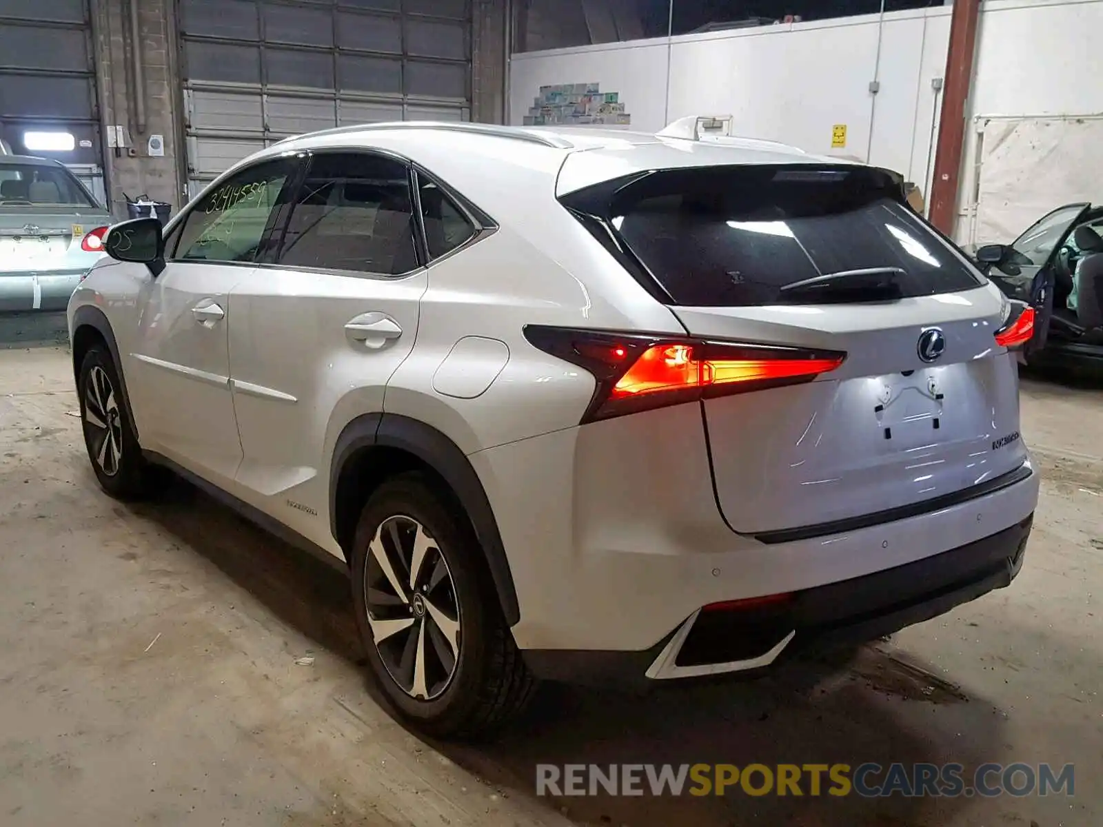 3 Фотография поврежденного автомобиля JTJBJRBZ9K2100642 LEXUS NX 300H 2019