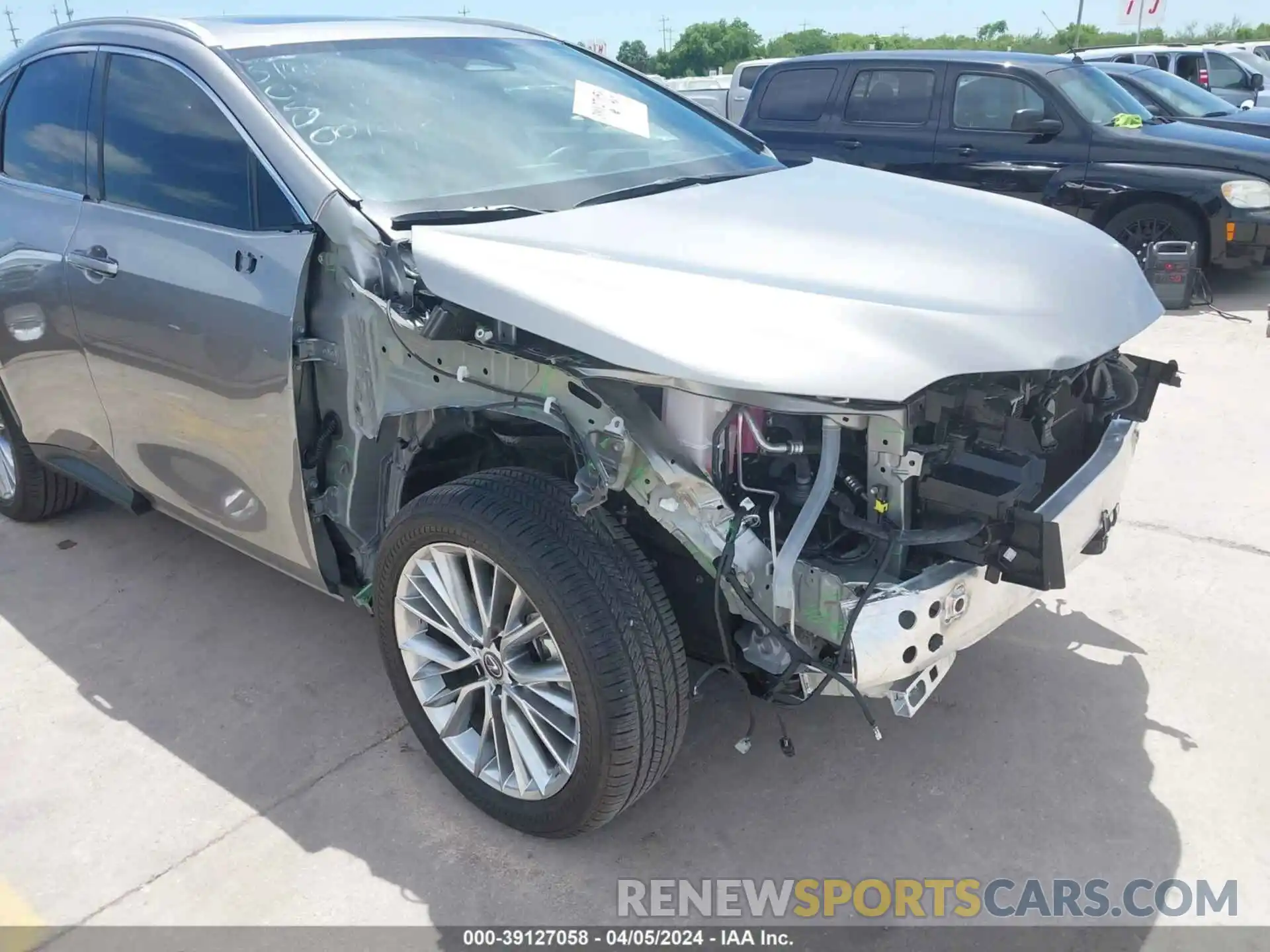 18 Photograph of a damaged car 2T2GKCEZ8NC009202 LEXUS NX 350H 2022