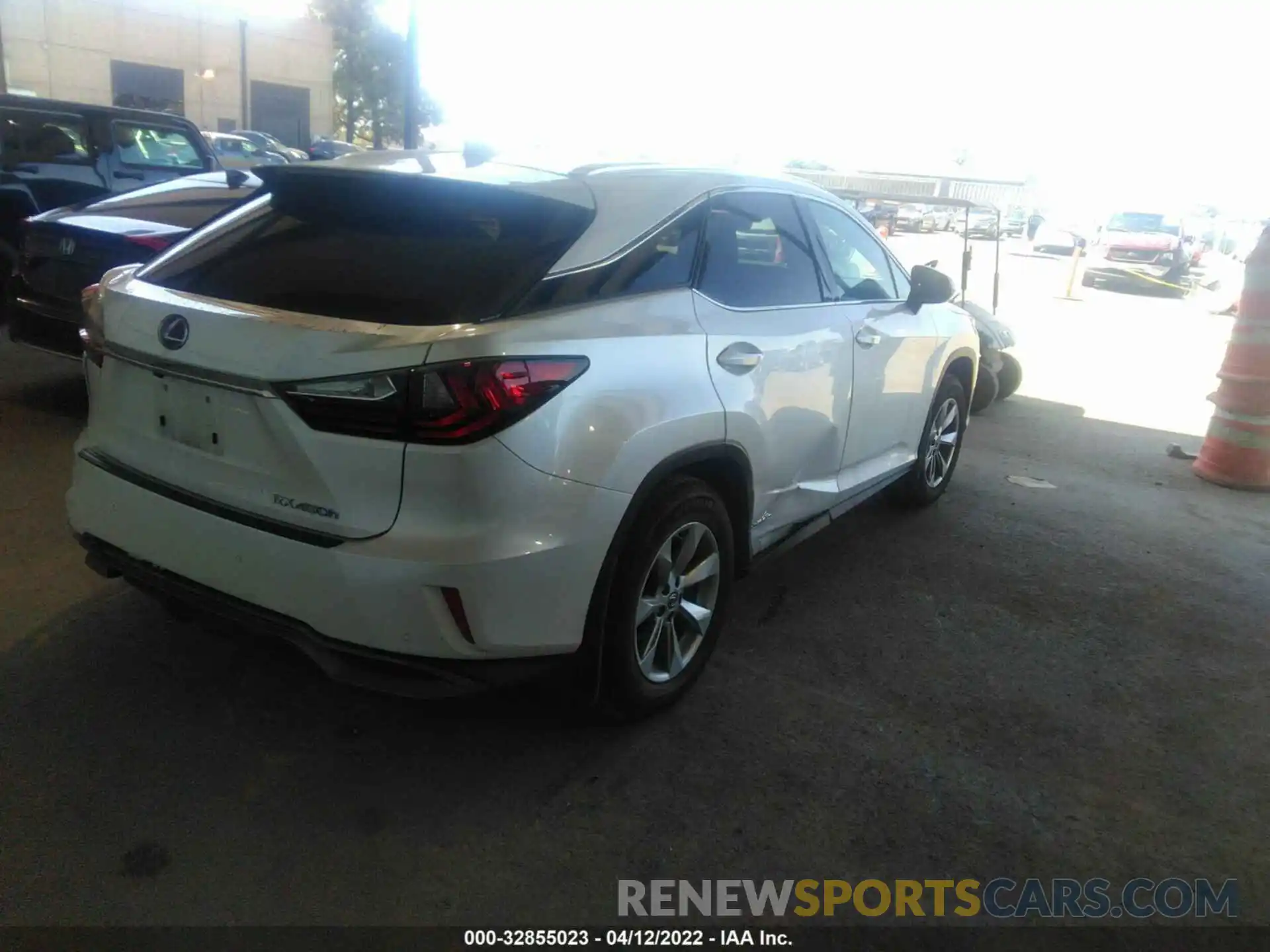 4 Photograph of a damaged car 2T2BGMCA4KC030865 LEXUS RX 2019