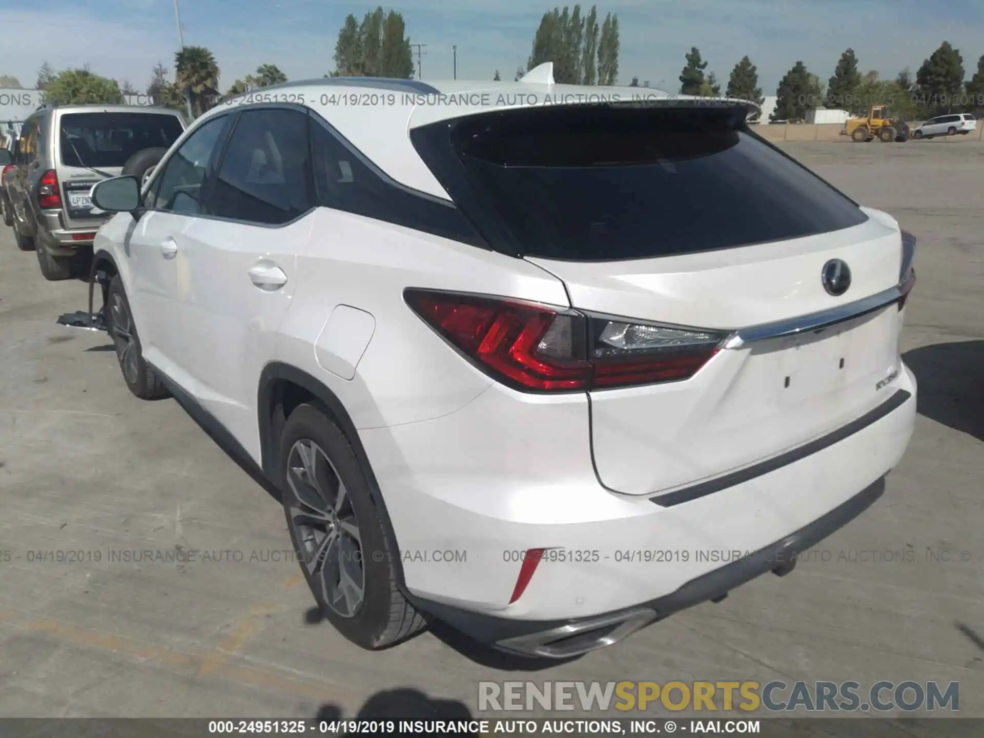 3 Фотография поврежденного автомобиля JTJBZMCAXK2040004 LEXUS RX 2019