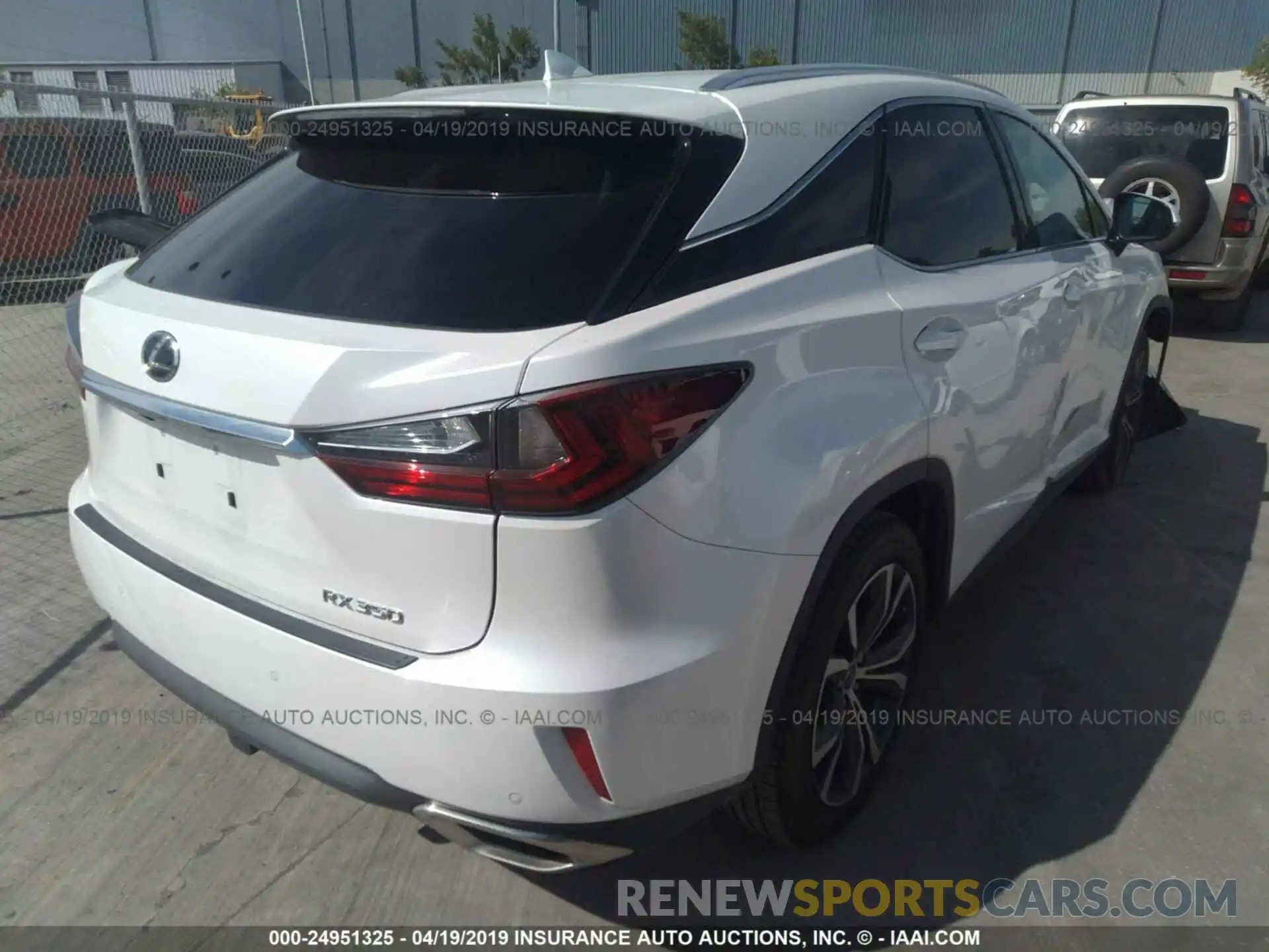 4 Фотография поврежденного автомобиля JTJBZMCAXK2040004 LEXUS RX 2019