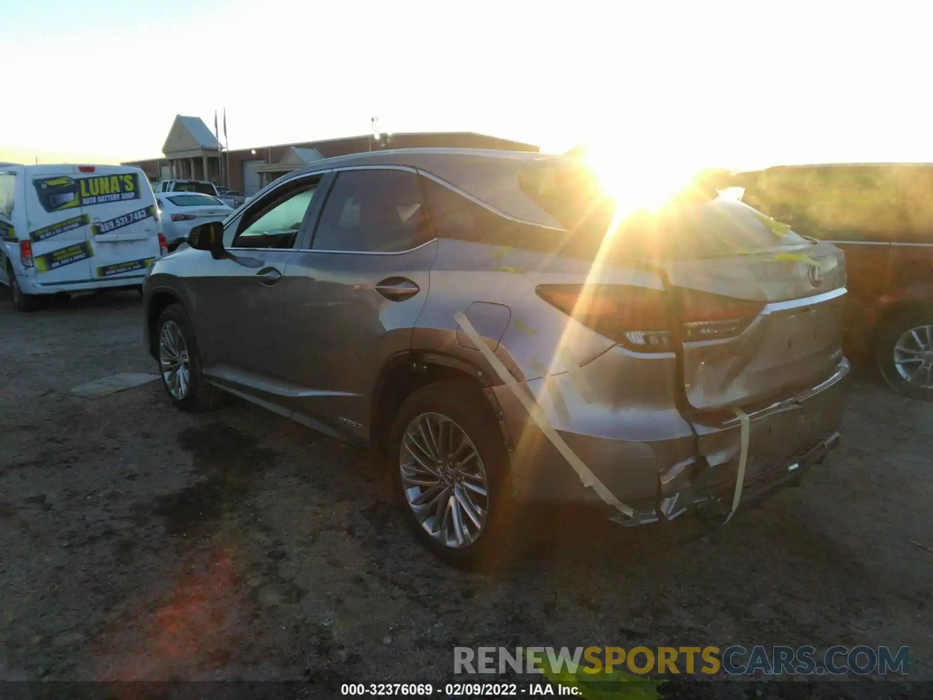 3 Photograph of a damaged car 2T2JGMDAXLC050761 LEXUS RX 2020