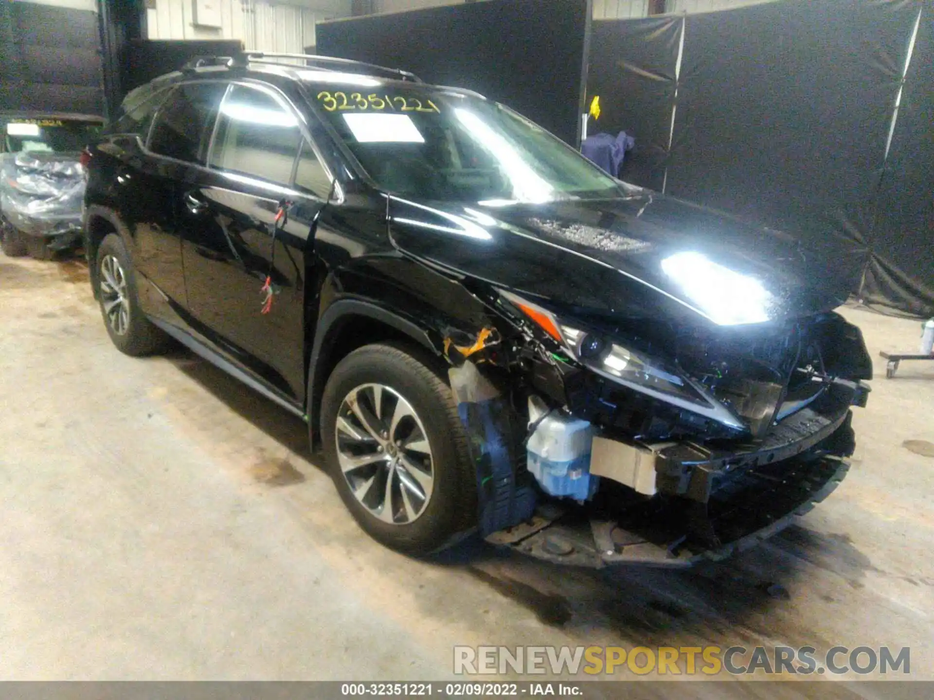 1 Photograph of a damaged car JTJHZKFA8L2026291 LEXUS RX 2020