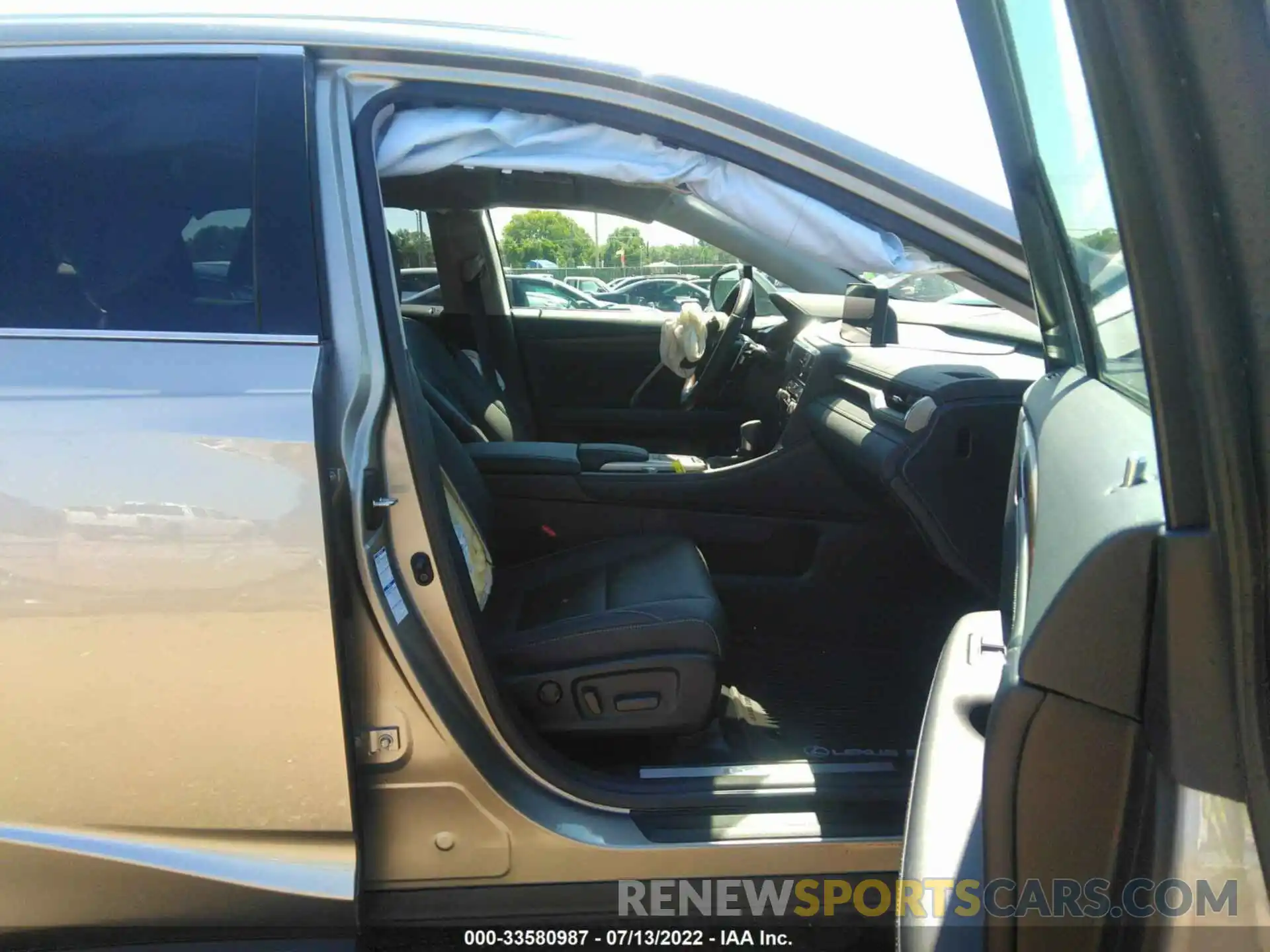 5 Photograph of a damaged car 2T2HZMDA4NC348038 LEXUS RX 2022