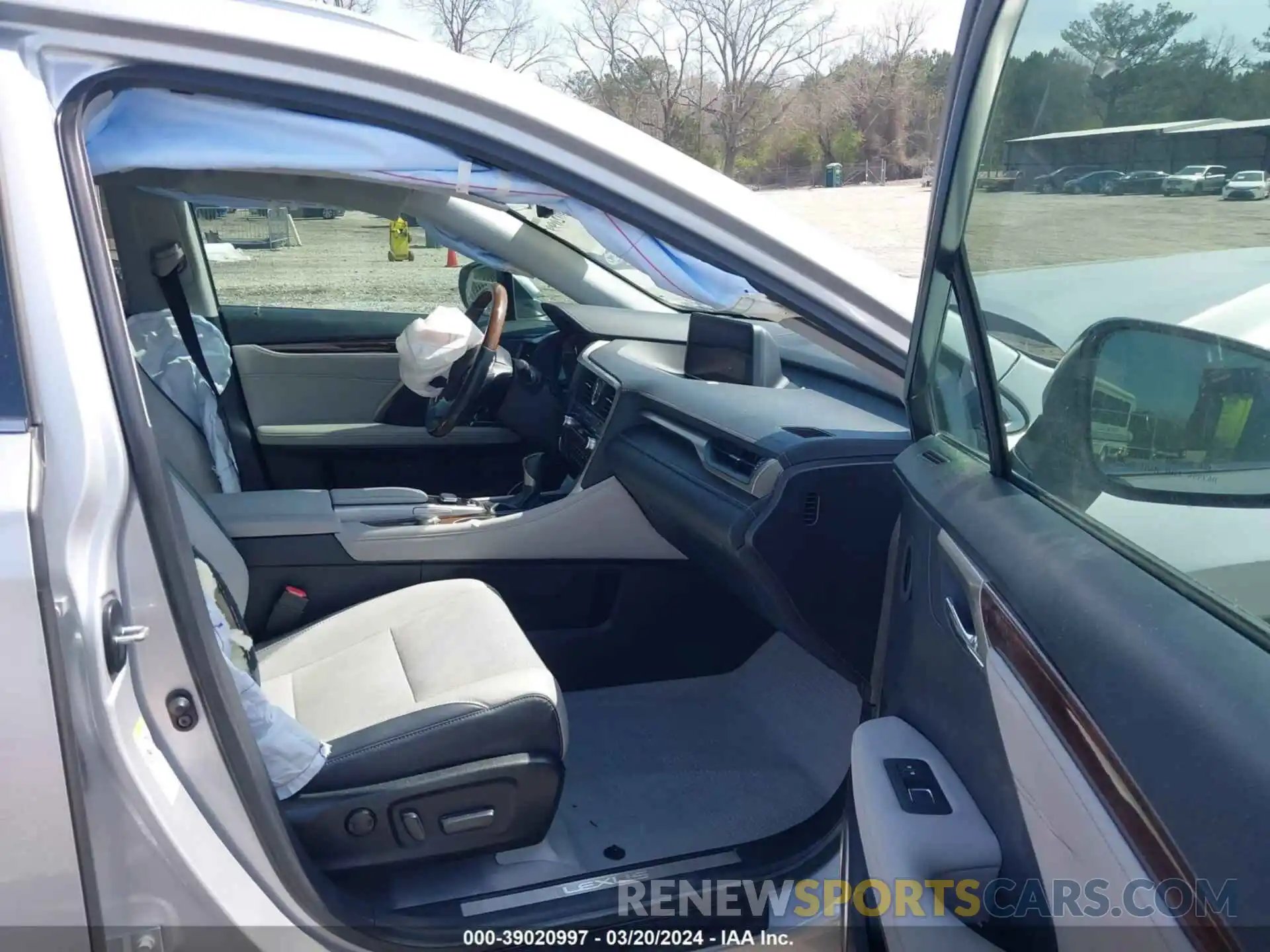 5 Photograph of a damaged car 2T2ZZMCA4KC148293 LEXUS RX 350 2019