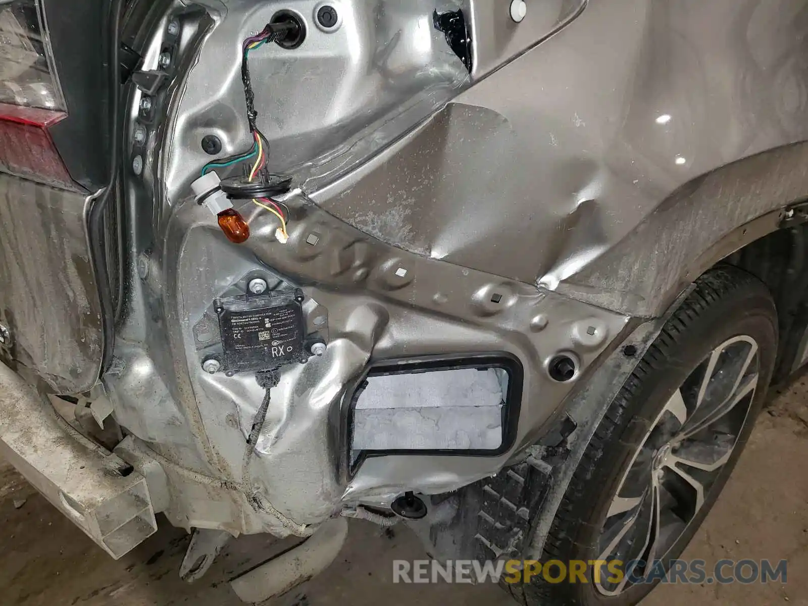 9 Фотография поврежденного автомобиля 2T2BZMCA1KC180152 LEXUS RX350 2019