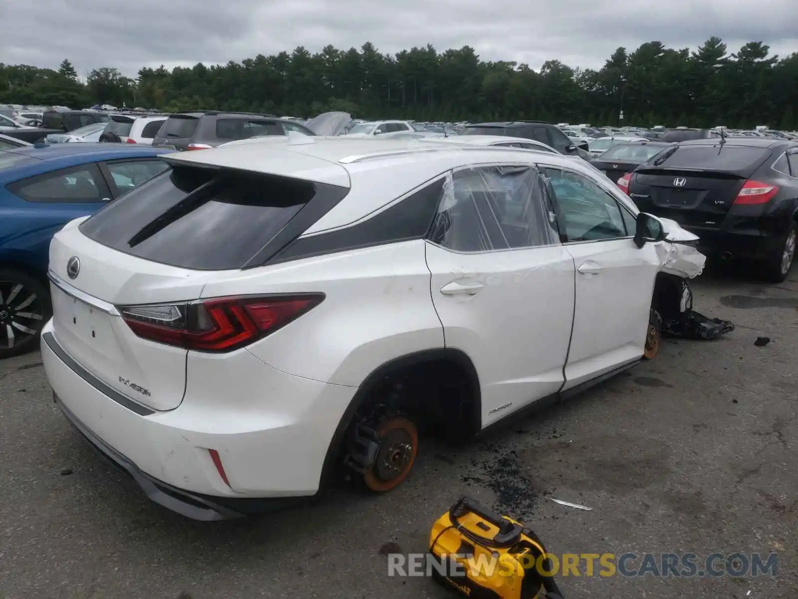 4 Photograph of a damaged car 2T2BGMCA8KC030965 LEXUS RX450 2019