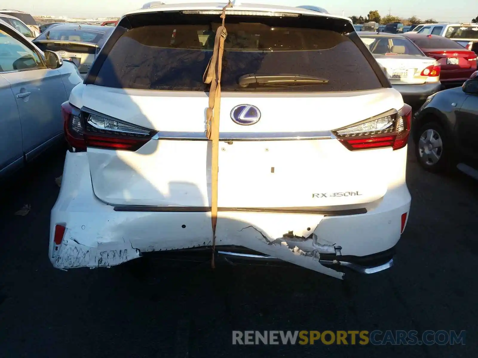 9 Photograph of a damaged car JTJHGKFA9L2009005 LEXUS RX450 2020