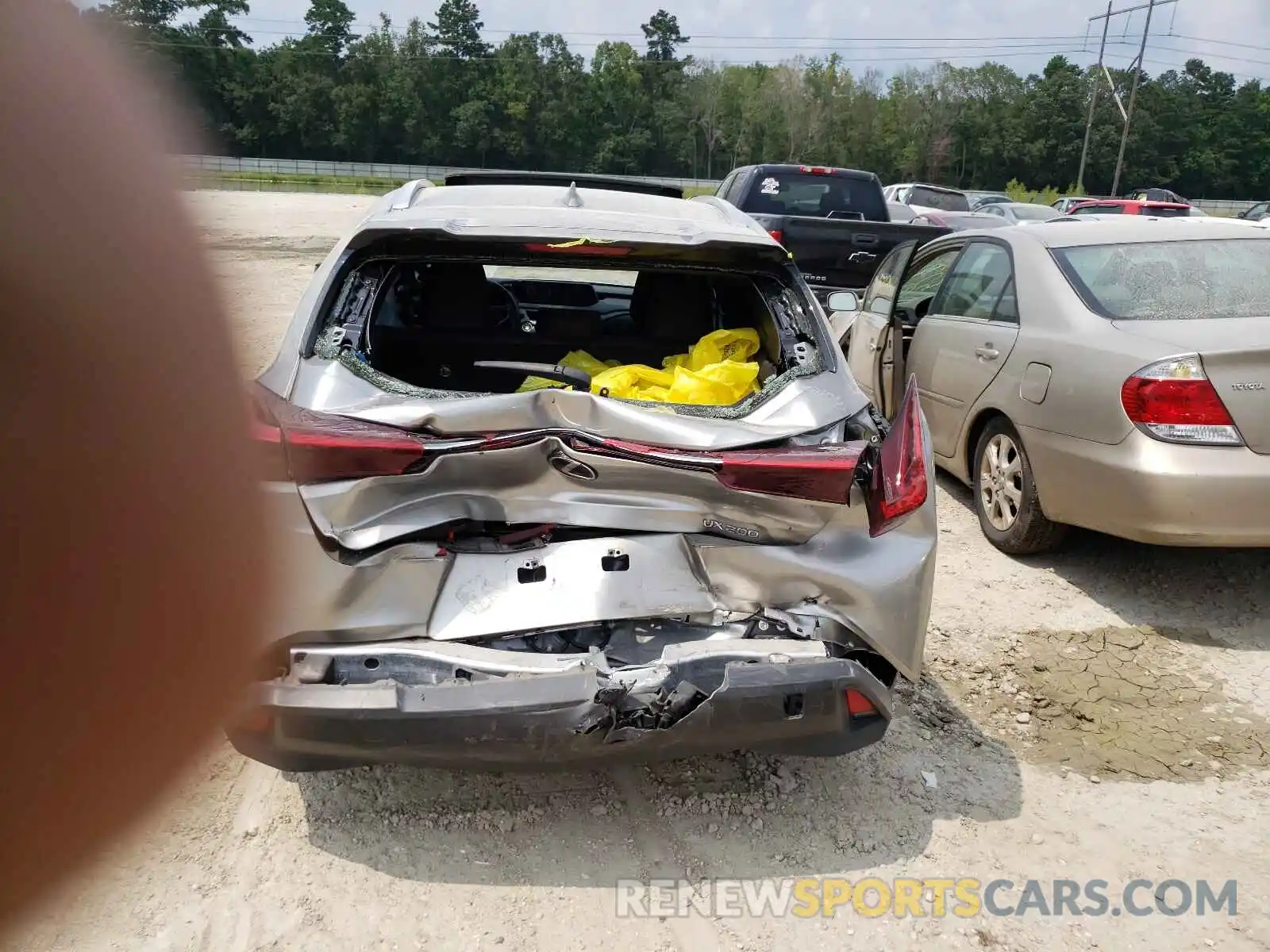 9 Photograph of a damaged car JTHY3JBH0K2016613 LEXUS UX 200 2019