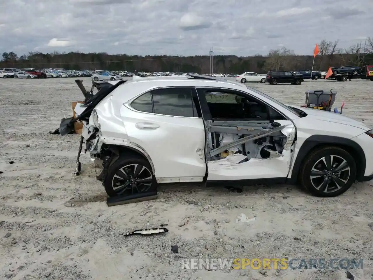 9 Photograph of a damaged car JTHY3JBH3K2004181 LEXUS UX 200 2019