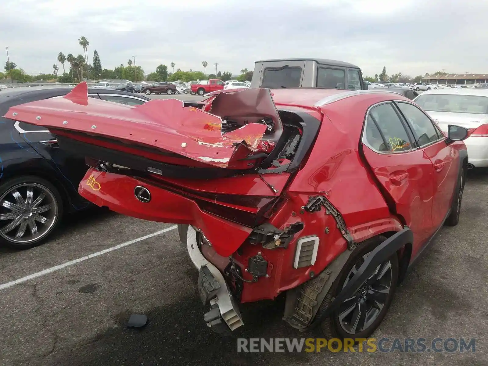 4 Фотография поврежденного автомобиля JTHY3JBH8K2001678 LEXUS UX 200 2019