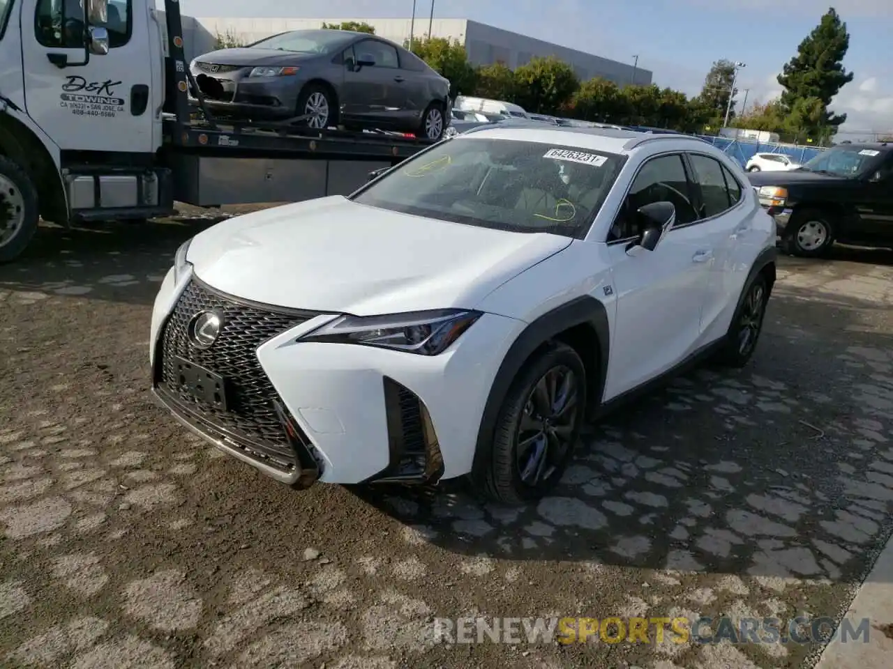 2 Фотография поврежденного автомобиля JTHY3JBHXK2020636 LEXUS UX 200 2019