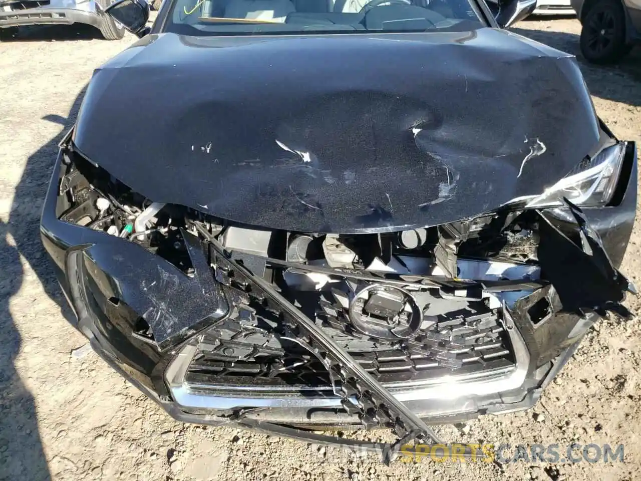 9 Photograph of a damaged car JTHP3JBH0L2023428 LEXUS UX 200 2020