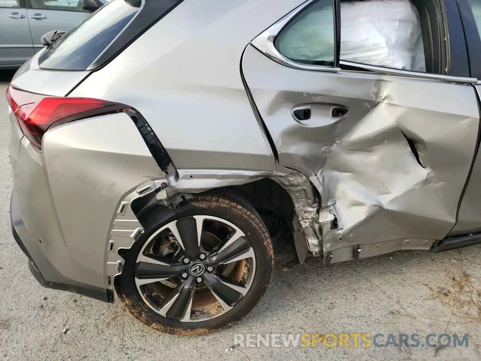 9 Photograph of a damaged car JTHP3JBH1L2029495 LEXUS UX 200 2020