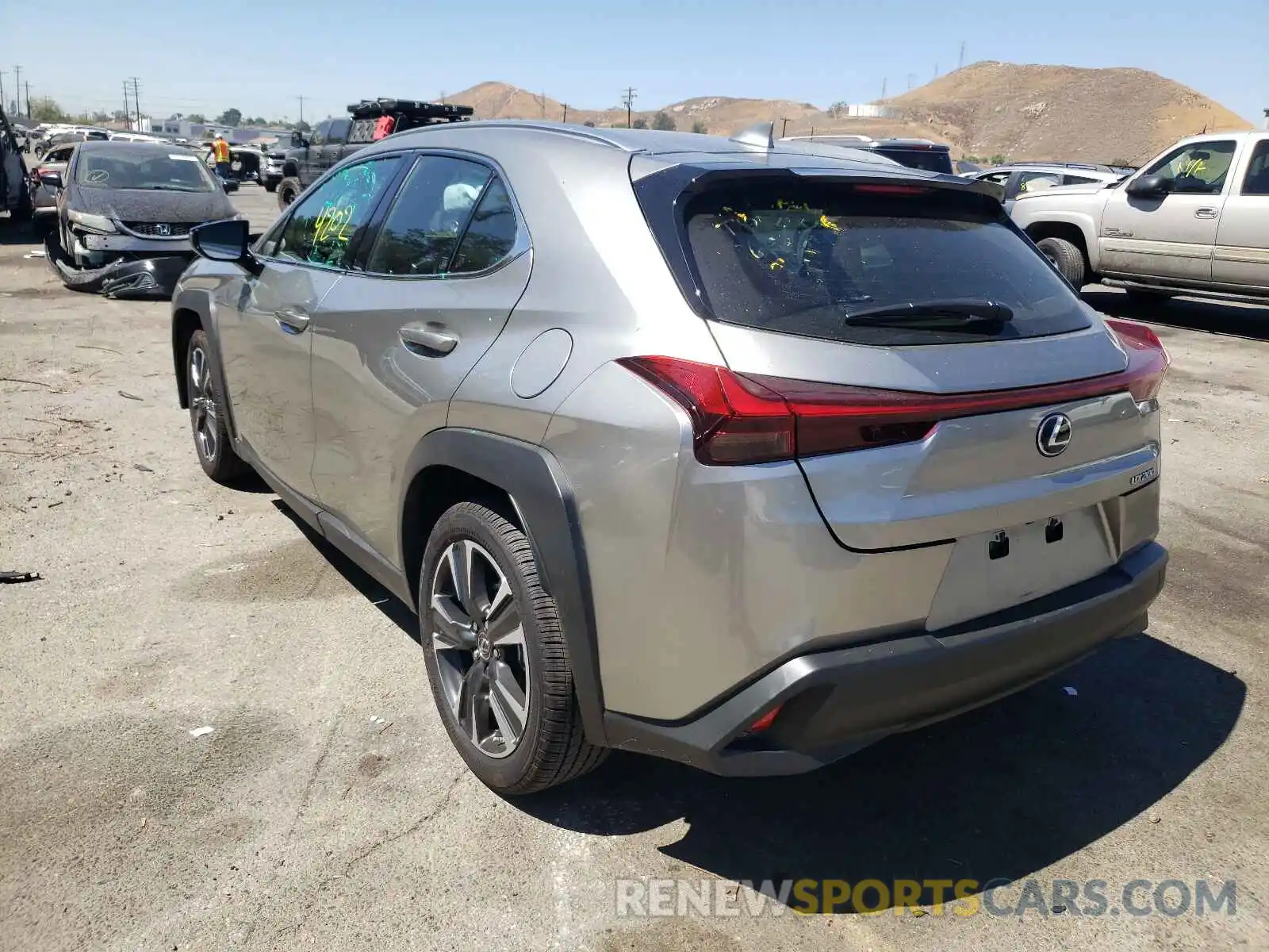 3 Фотография поврежденного автомобиля JTHX3JBH0L2031061 LEXUS UX 200 2020