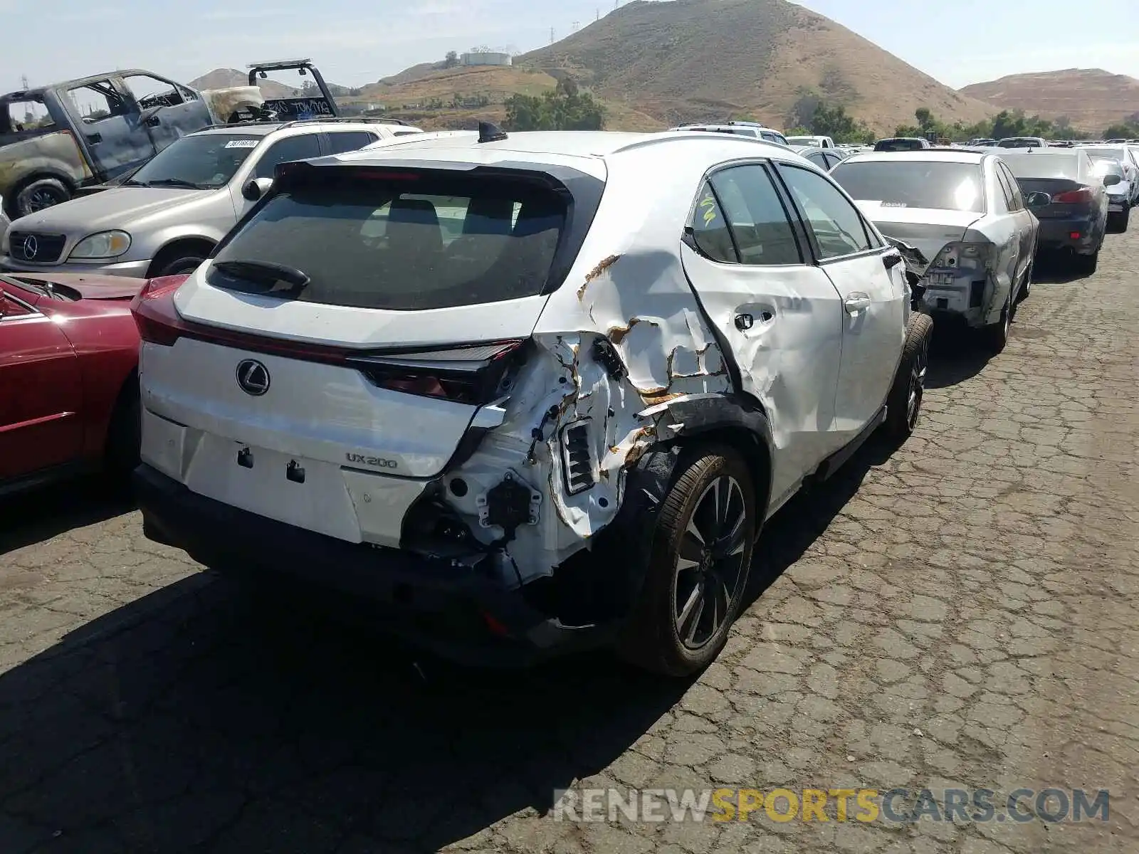 4 Фотография поврежденного автомобиля JTHX3JBH4L2020919 LEXUS UX 200 2020