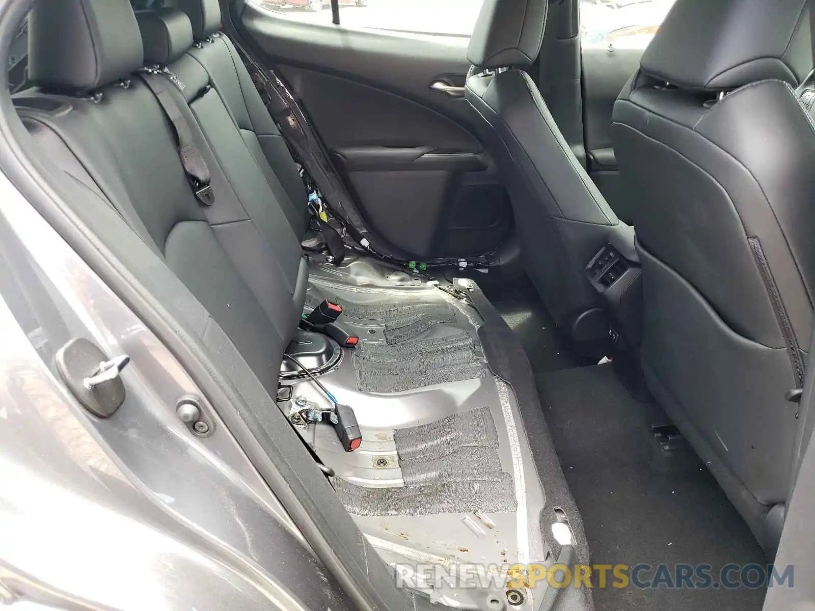 6 Photograph of a damaged car JTHX3JBH6L2023675 LEXUS UX 200 2020