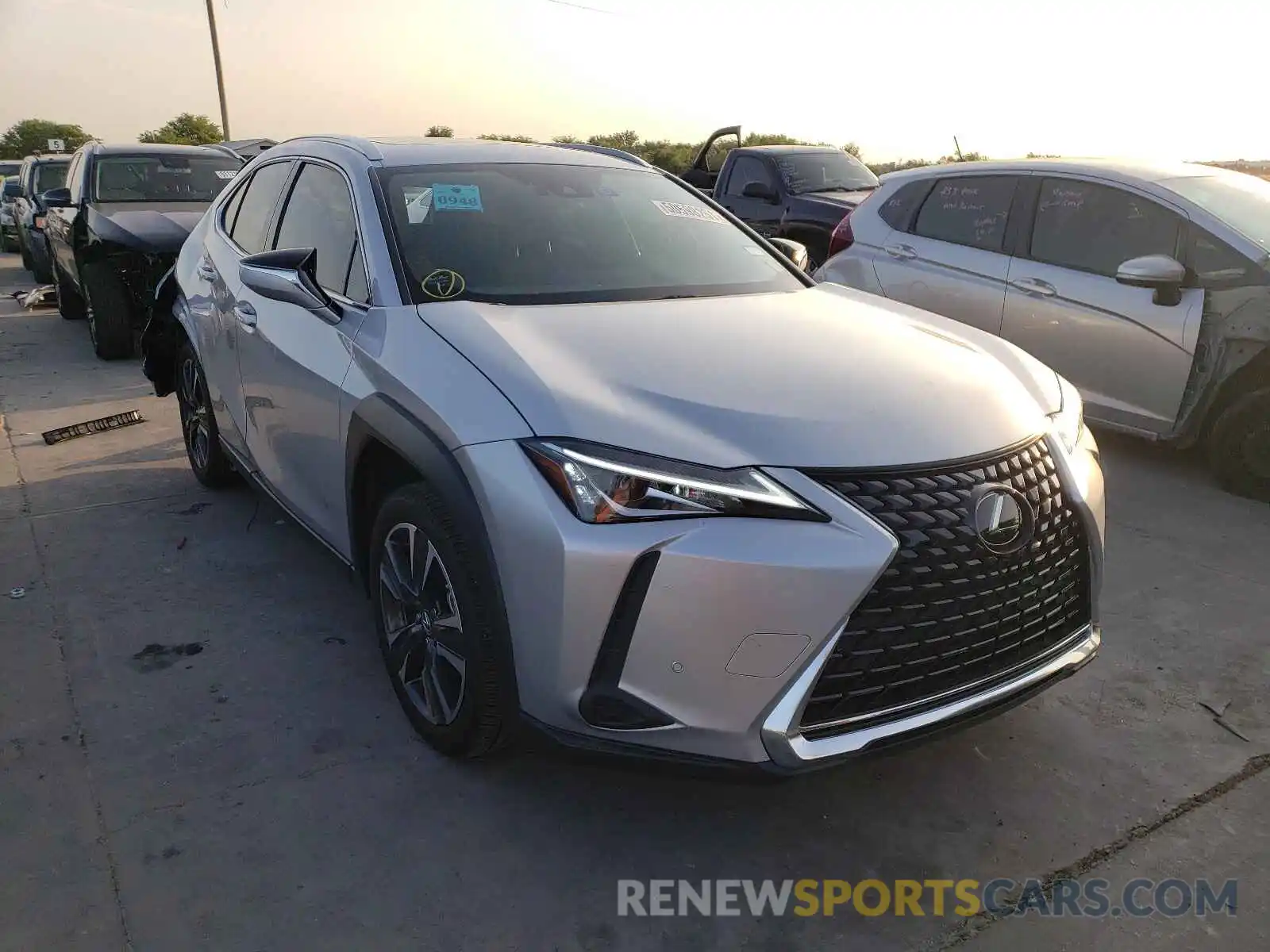 1 Фотография поврежденного автомобиля JTHX3JBHXL2030094 LEXUS UX 200 2020