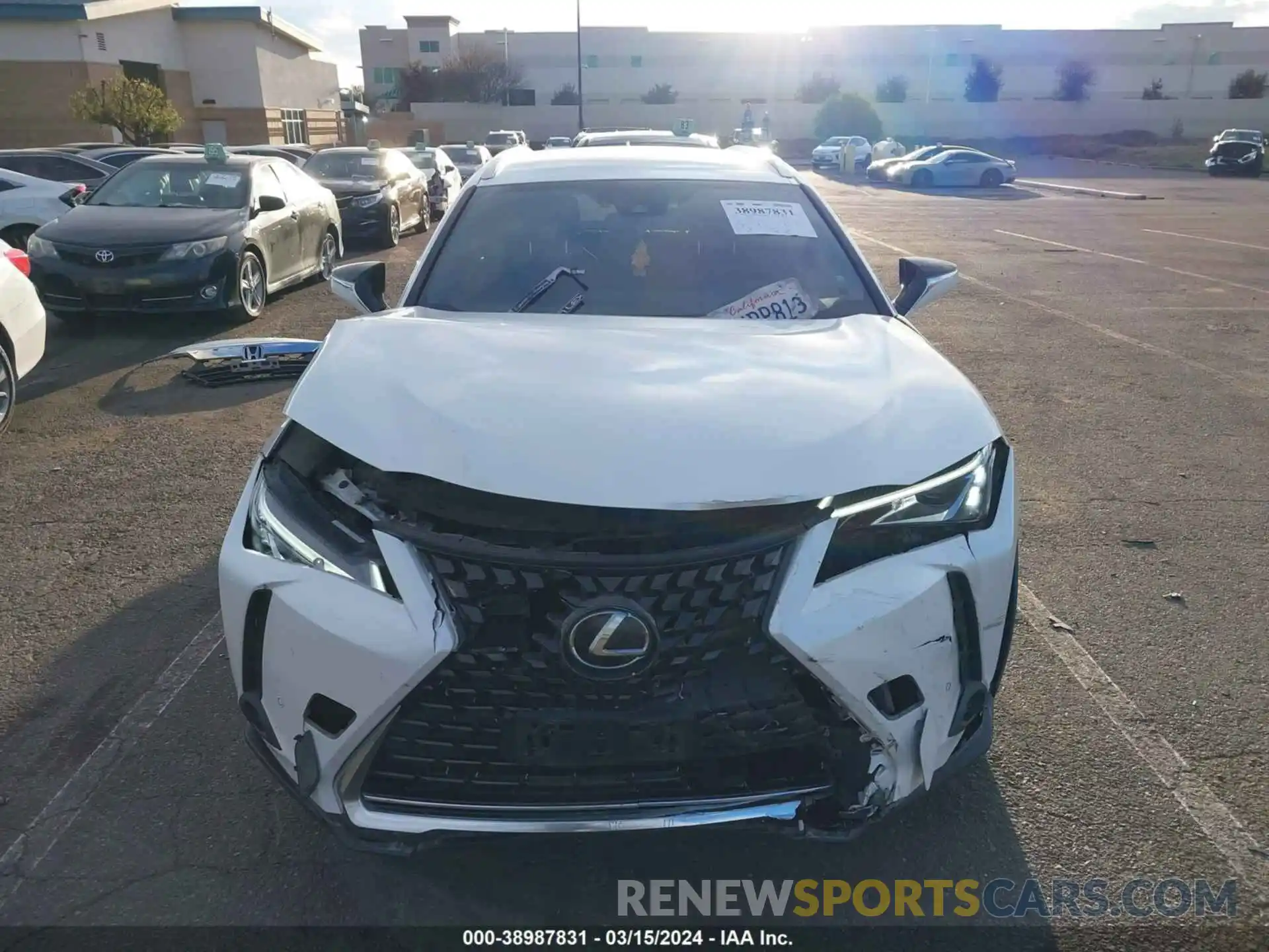 12 Фотография поврежденного автомобиля JTHX3JBH3M2035753 LEXUS UX 200 2021