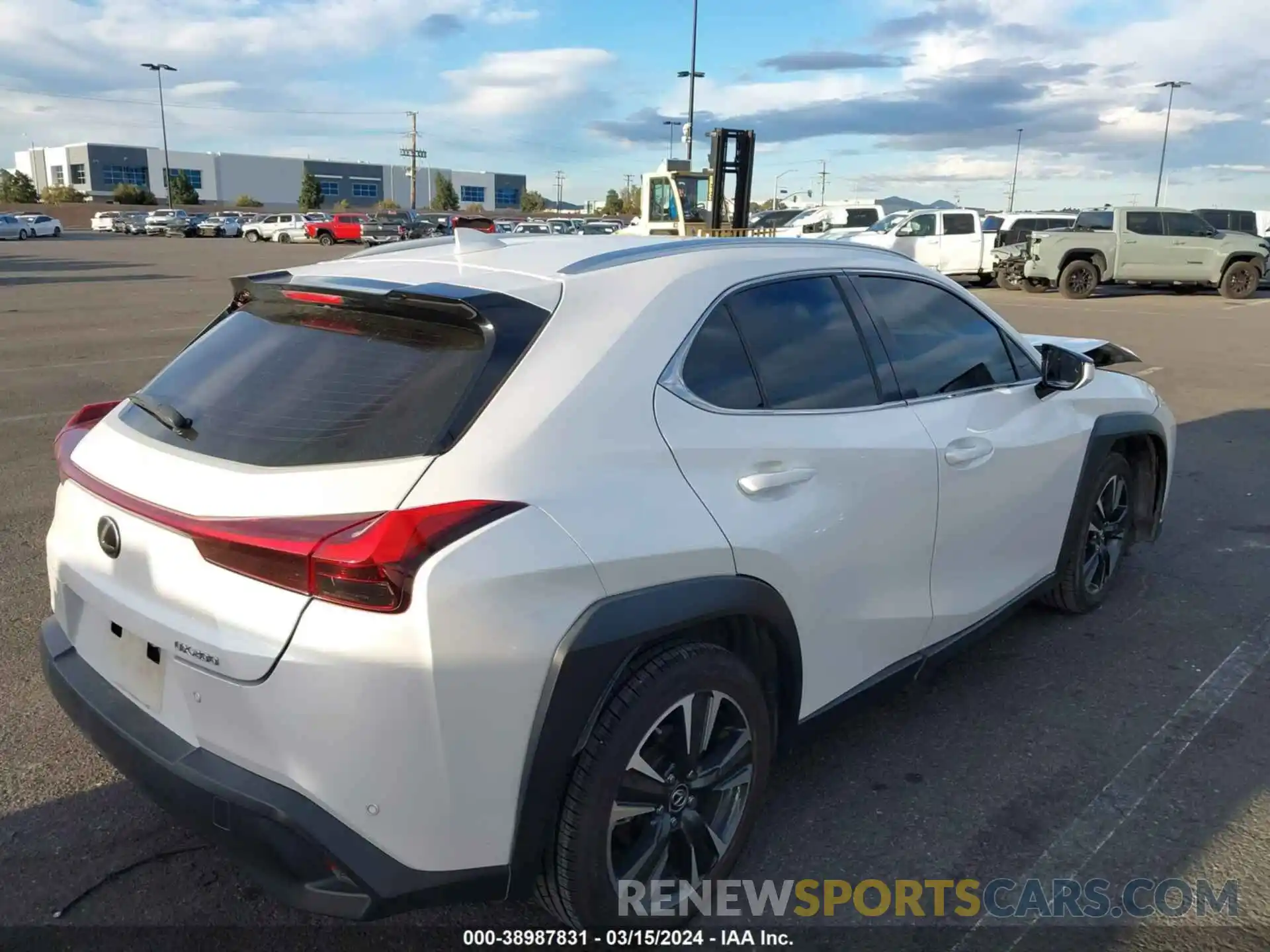 4 Фотография поврежденного автомобиля JTHX3JBH3M2035753 LEXUS UX 200 2021