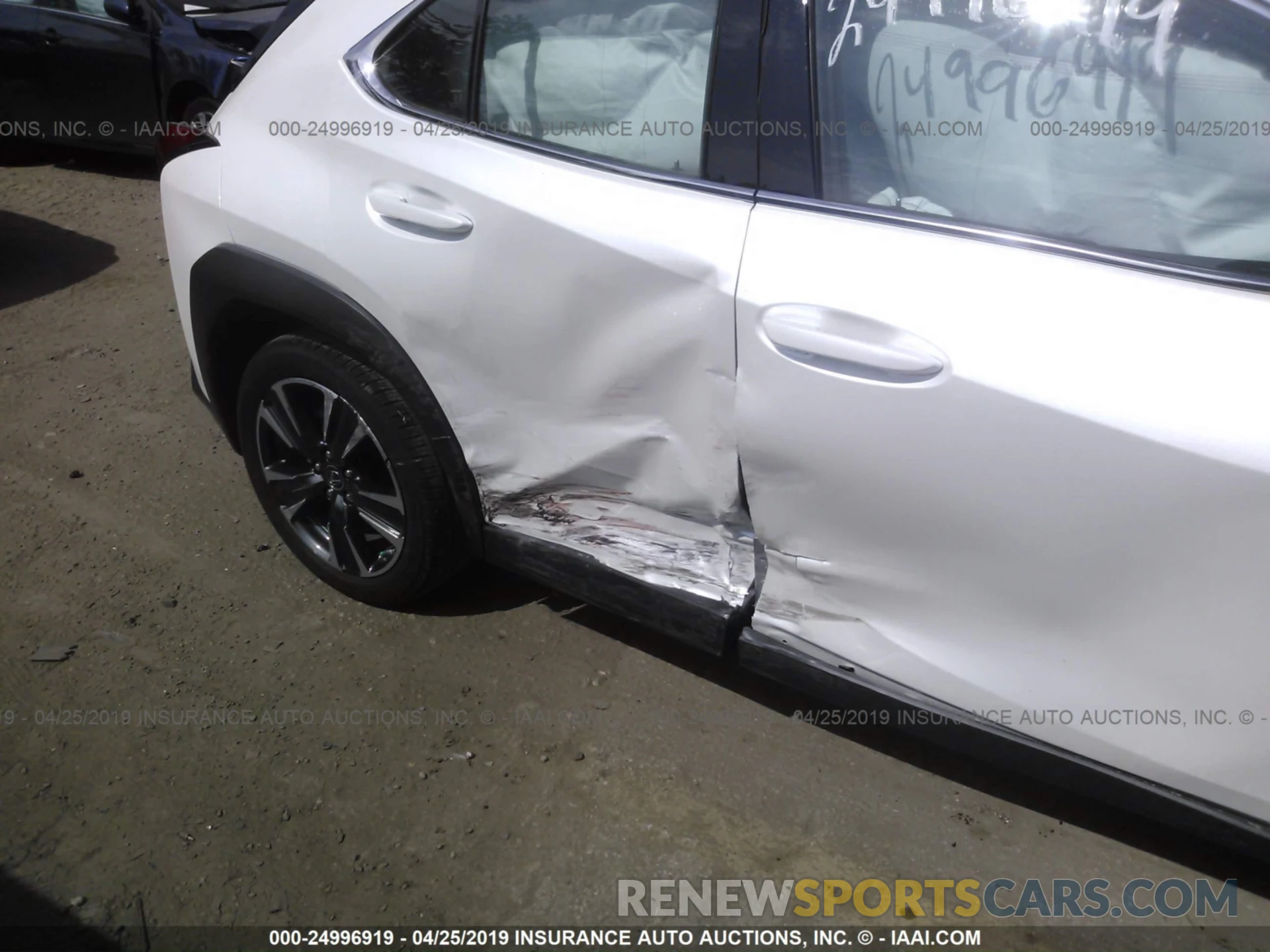 6 Photograph of a damaged car JTHU9JBH0K2002725 LEXUS UX 2019