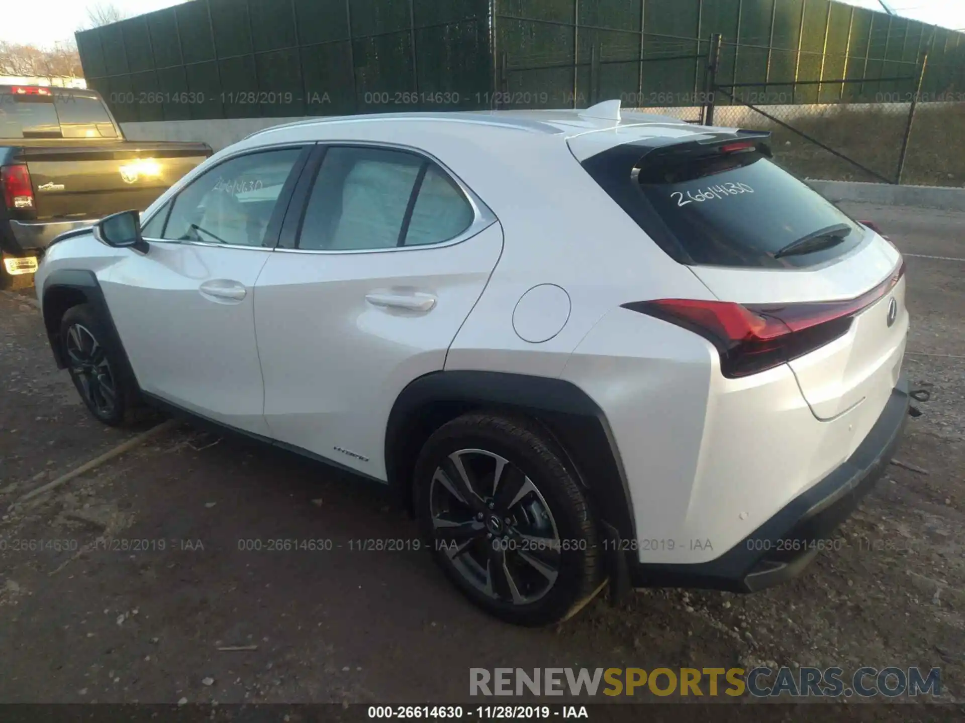 3 Фотография поврежденного автомобиля JTHU9JBH4K2012481 LEXUS UX 2019