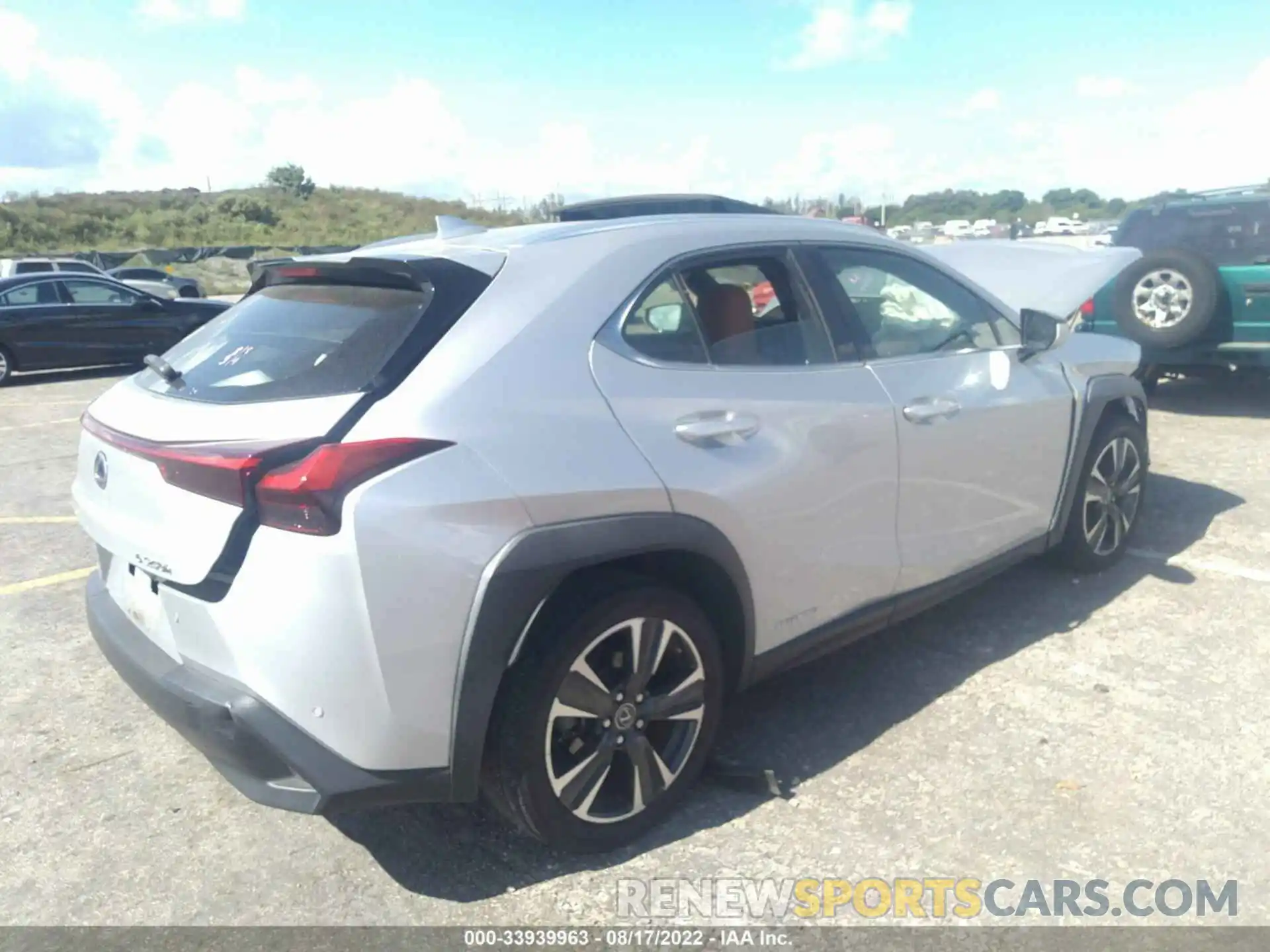 4 Photograph of a damaged car JTHU9JBH5K2006351 LEXUS UX 2019