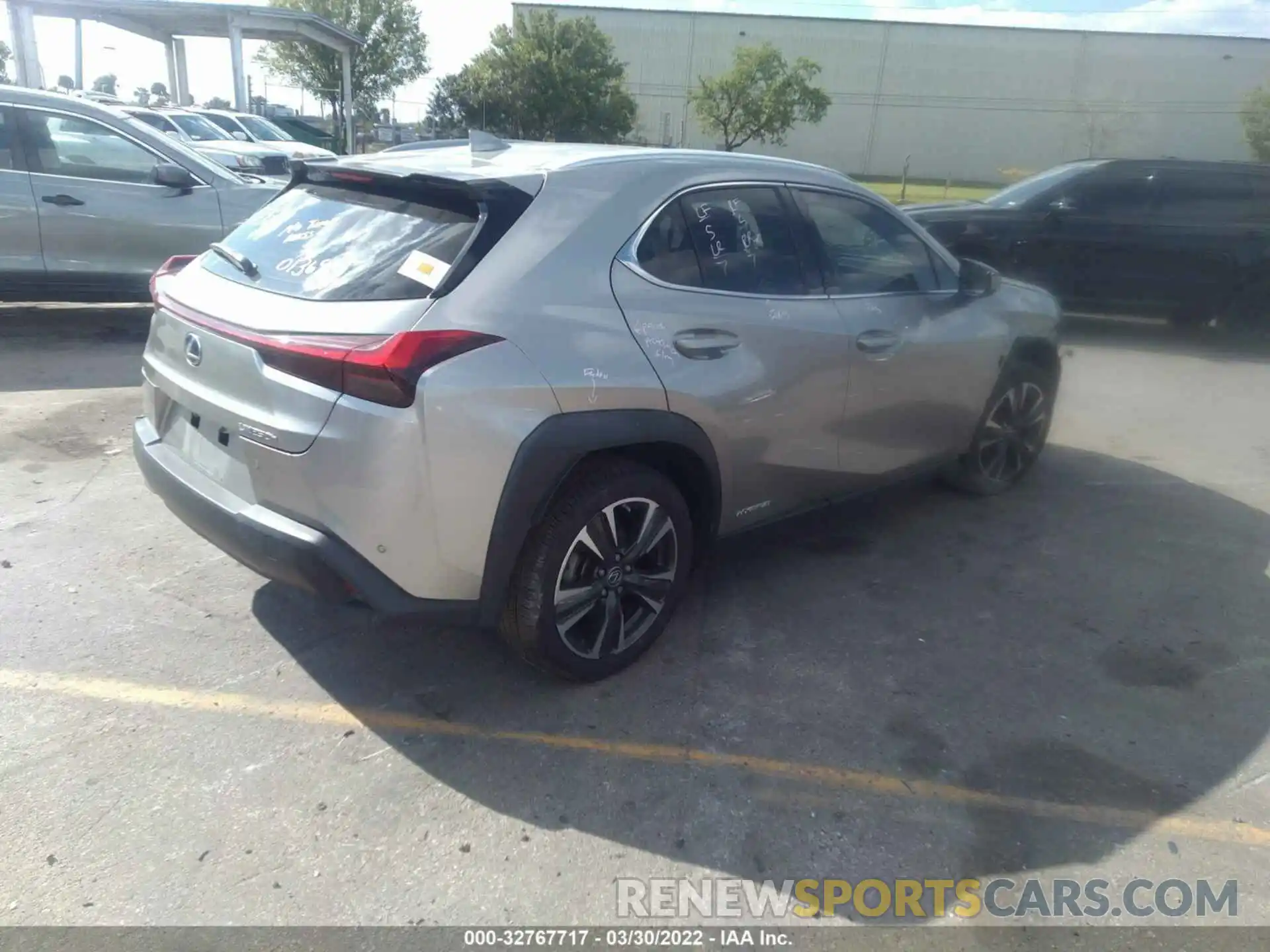 4 Фотография поврежденного автомобиля JTHU9JBH8K2013696 LEXUS UX 2019