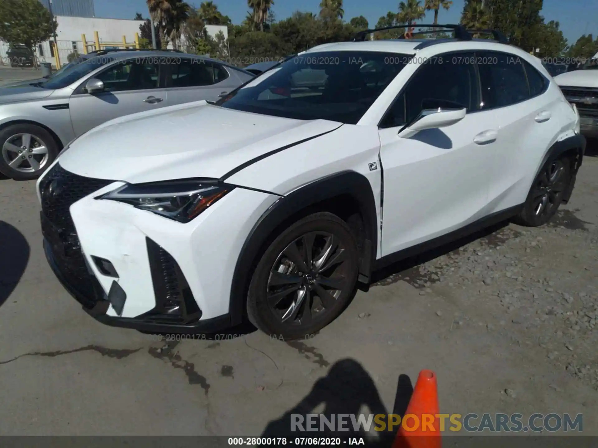 2 Фотография поврежденного автомобиля JTHY3JBH0K2006633 LEXUS UX 2019