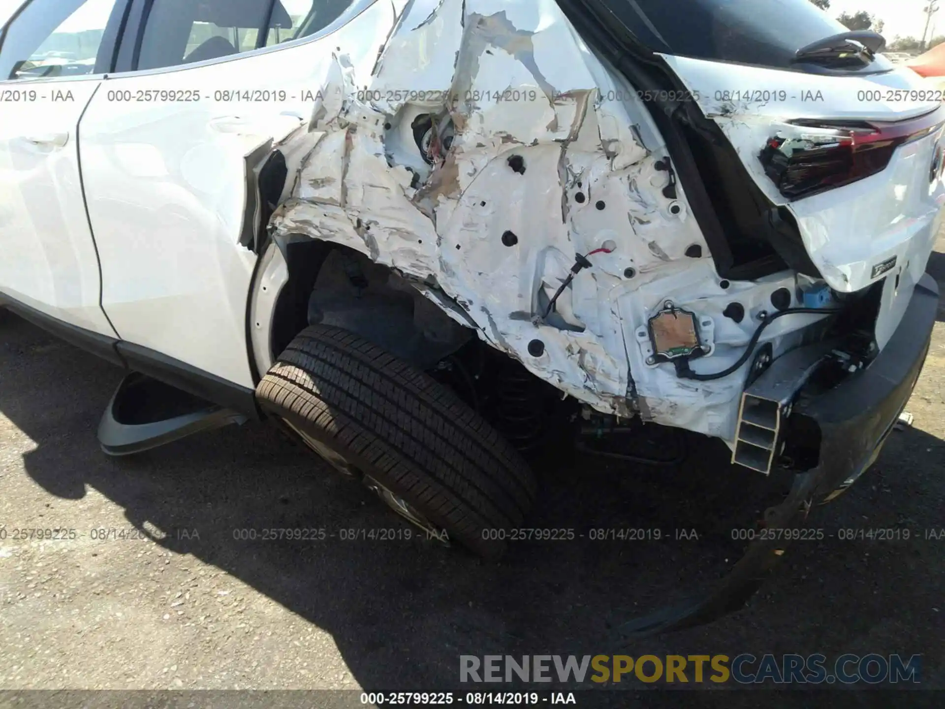 6 Photograph of a damaged car JTHY3JBH1K2002395 LEXUS UX 2019