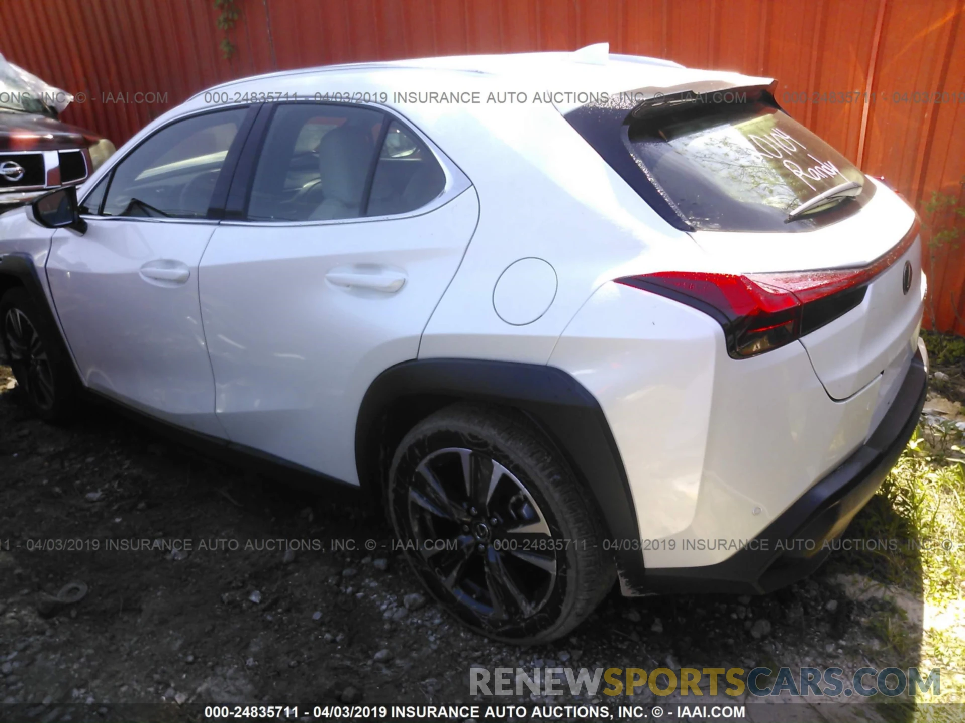 3 Фотография поврежденного автомобиля JTHY3JBH3K2002057 LEXUS UX 2019