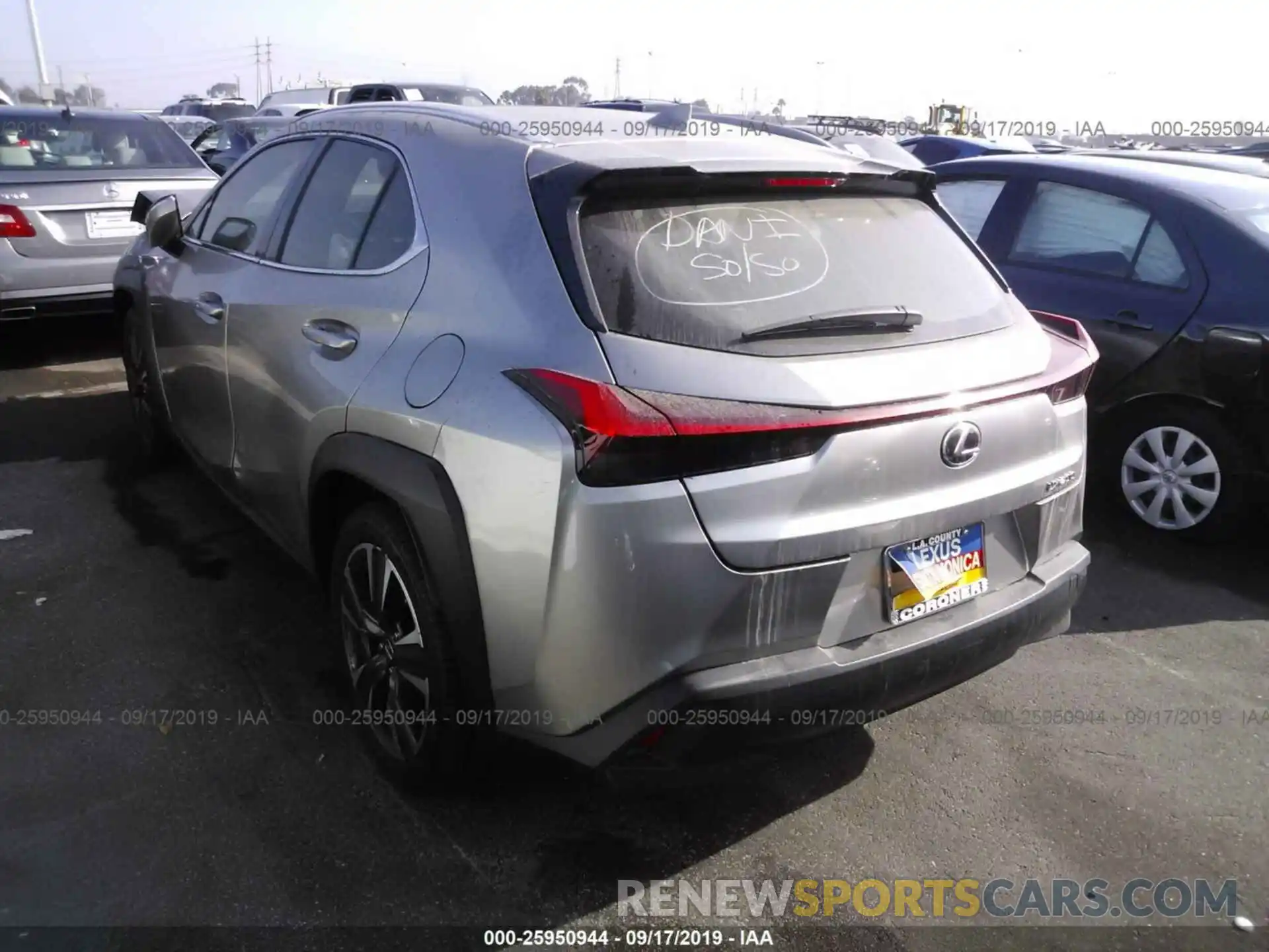 3 Photograph of a damaged car JTHY3JBH5K2006966 LEXUS UX 2019