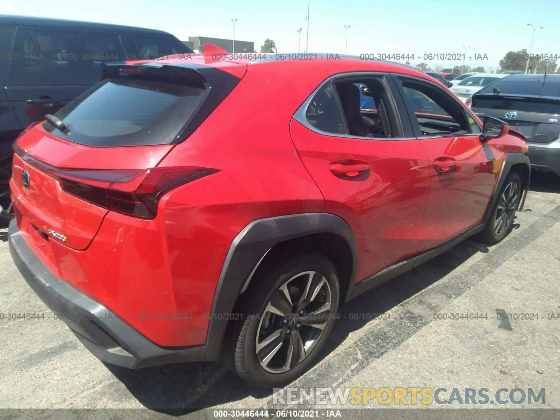 4 Photograph of a damaged car JTHY3JBH5K2016073 LEXUS UX 2019