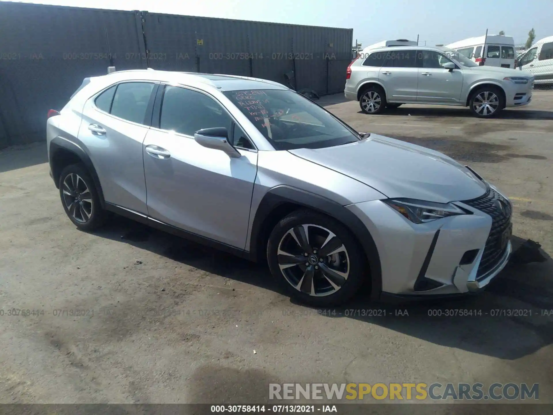 1 Фотография поврежденного автомобиля JTHY3JBH5K2017269 LEXUS UX 2019