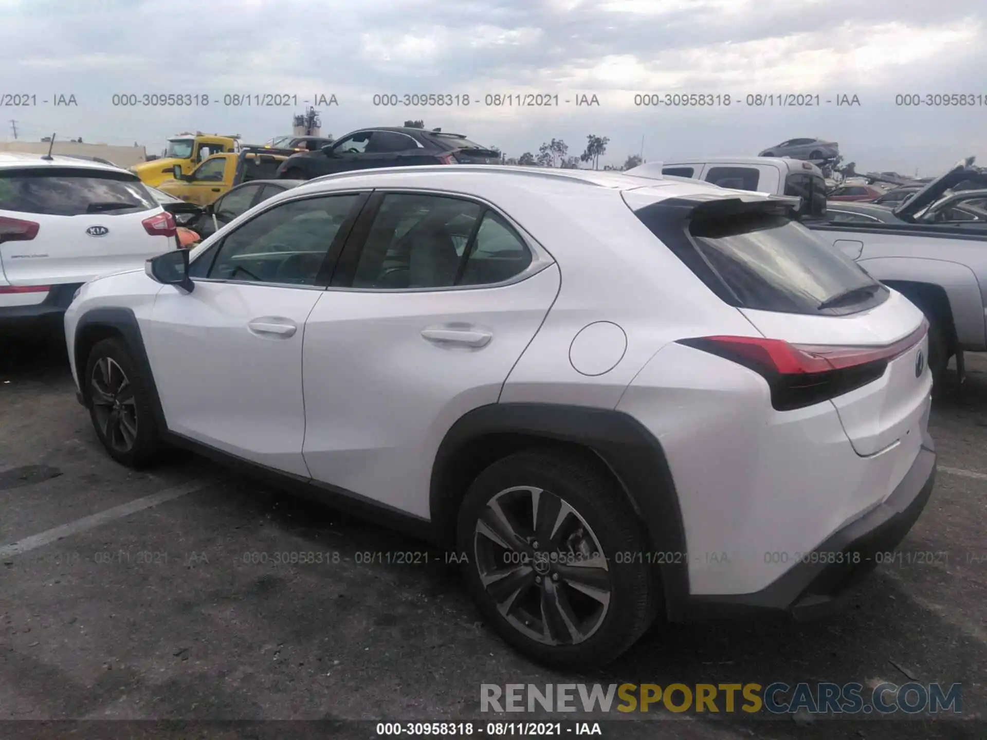 3 Фотография поврежденного автомобиля JTHY3JBH7K2014857 LEXUS UX 2019