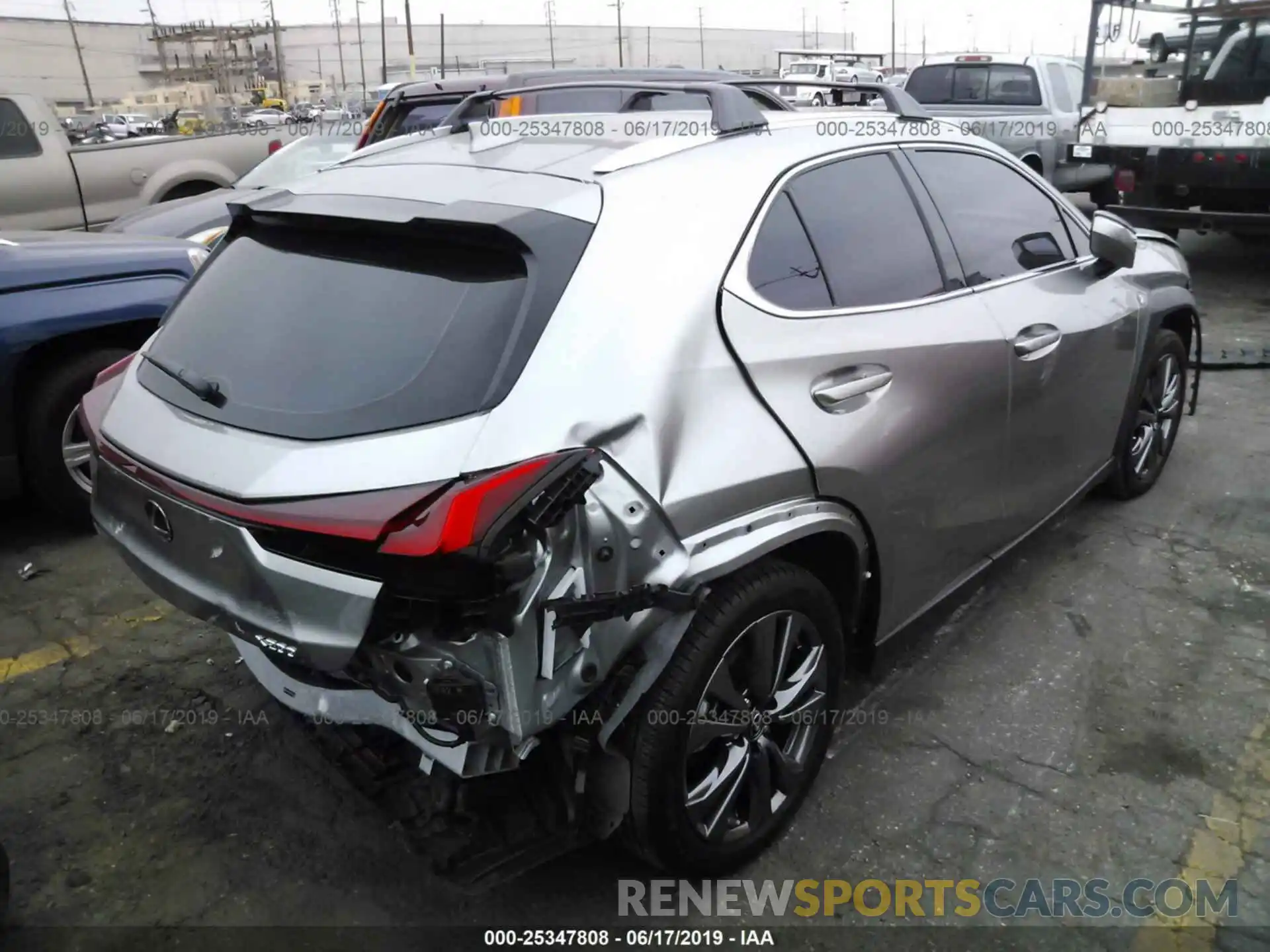 4 Photograph of a damaged car JTHY3JBH9K2005576 LEXUS UX 2019