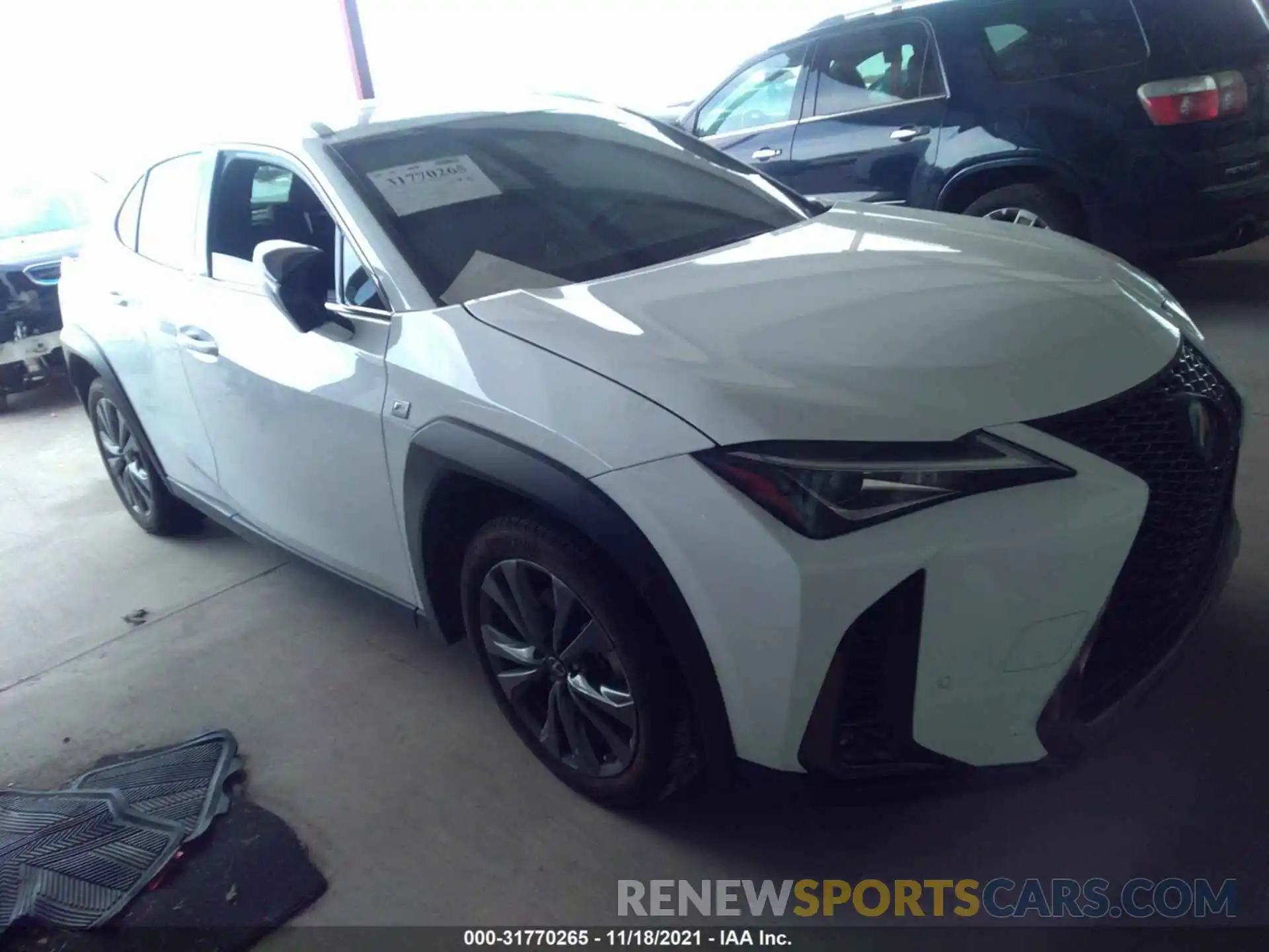 1 Фотография поврежденного автомобиля JTHY3JBHXK2003772 LEXUS UX 2019