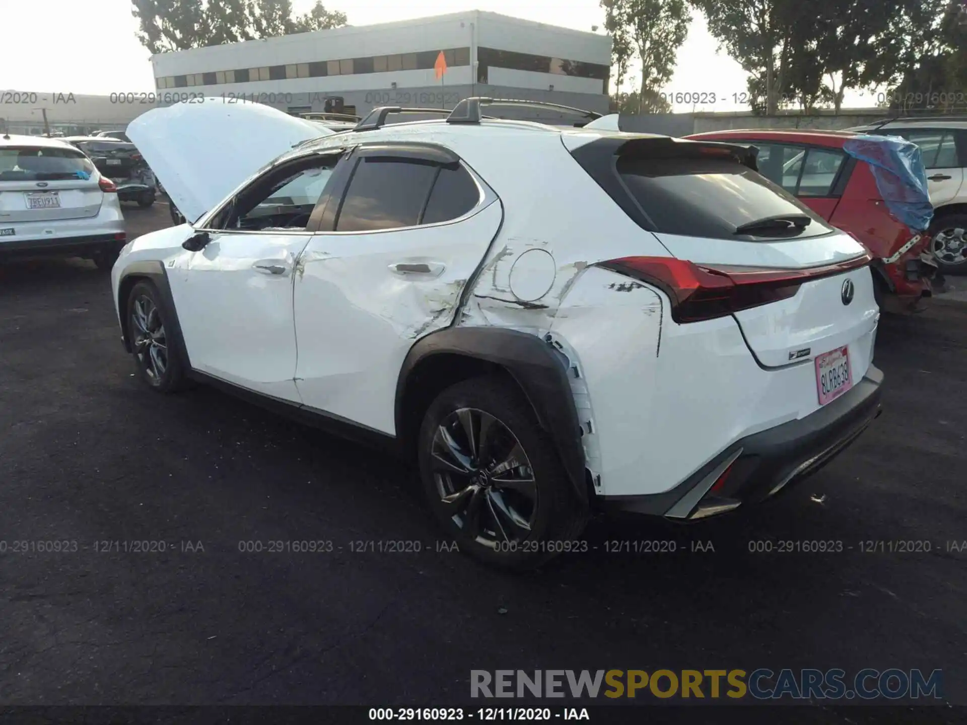 3 Фотография поврежденного автомобиля JTHY3JBHXK2004033 LEXUS UX 2019