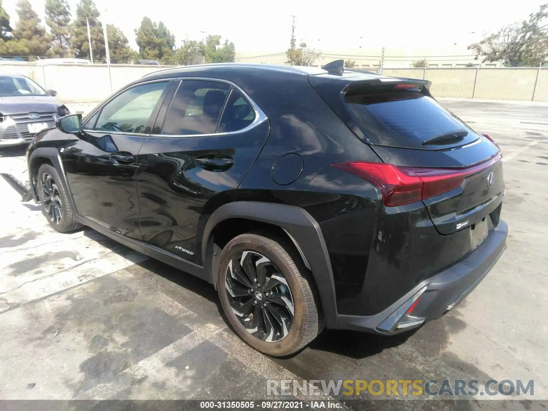 3 Фотография поврежденного автомобиля JTHE9JBH4L2035541 LEXUS UX 2020